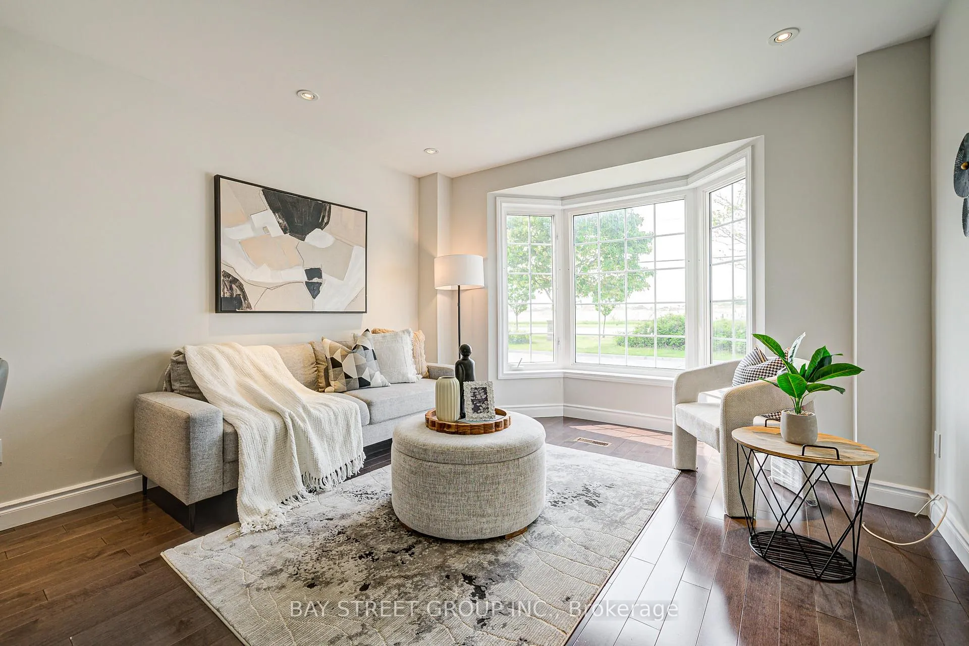 Photo 2 of 43 Tower Bridge Crescent, Markham, Berczy — HOMEH