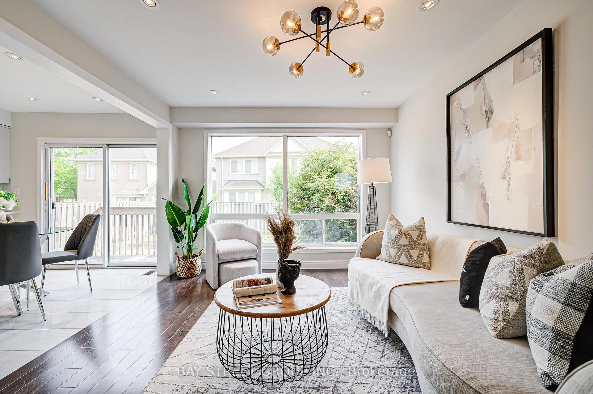 Photo 7 of 43 Tower Bridge Crescent, Markham, Berczy — HOMEH