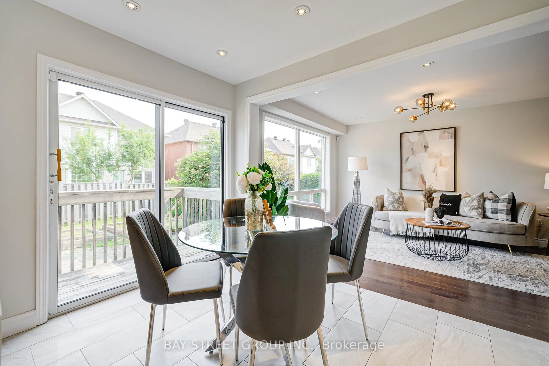 Photo 8 of 43 Tower Bridge Crescent, Markham, Berczy — HOMEH