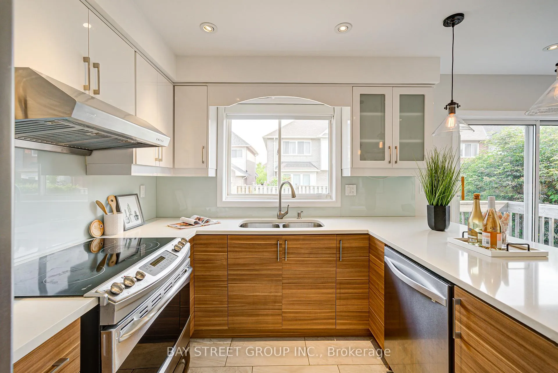 Photo 10 of 43 Tower Bridge Crescent, Markham, Berczy — HOMEH