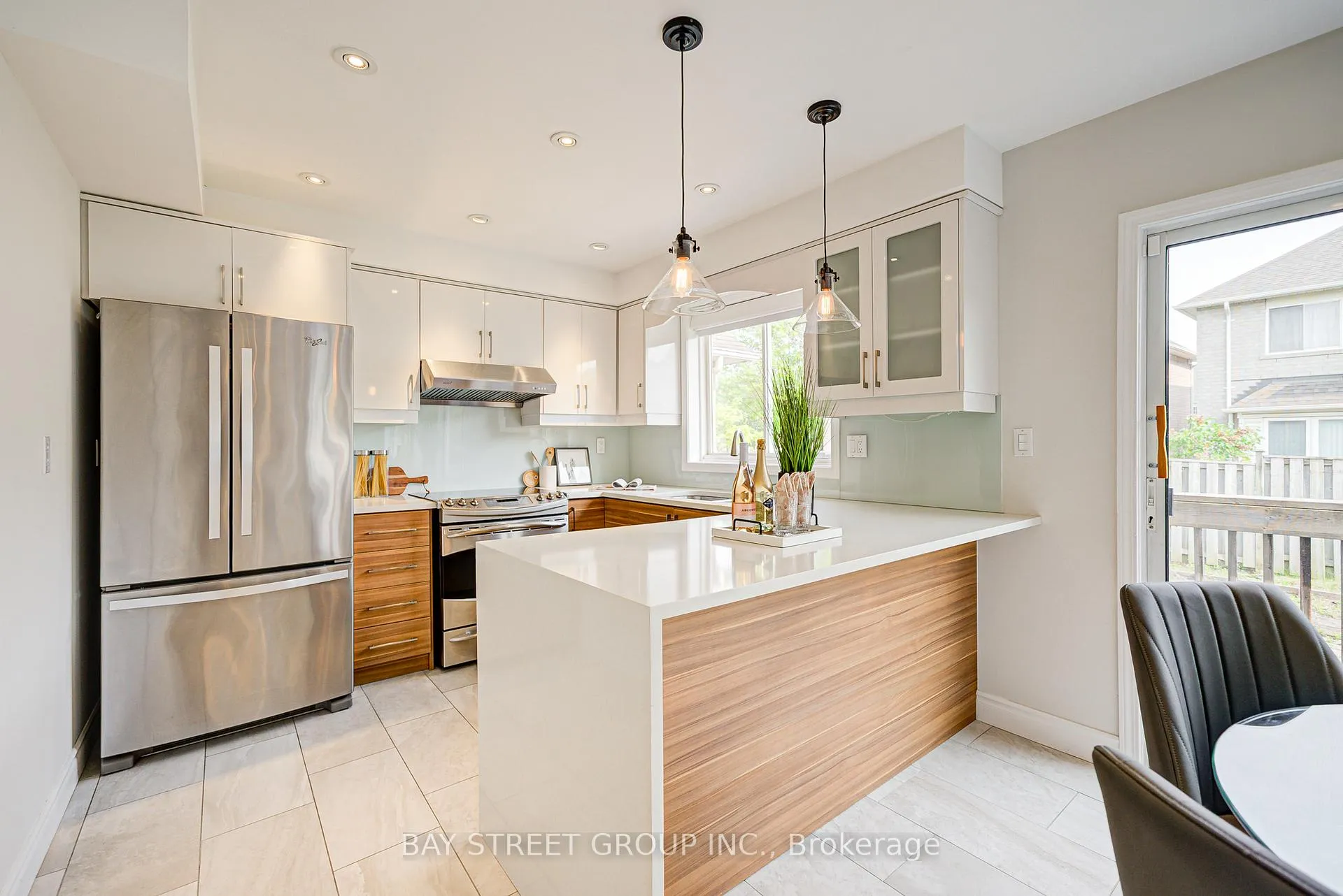 Photo 11 of 43 Tower Bridge Crescent, Markham, Berczy — HOMEH