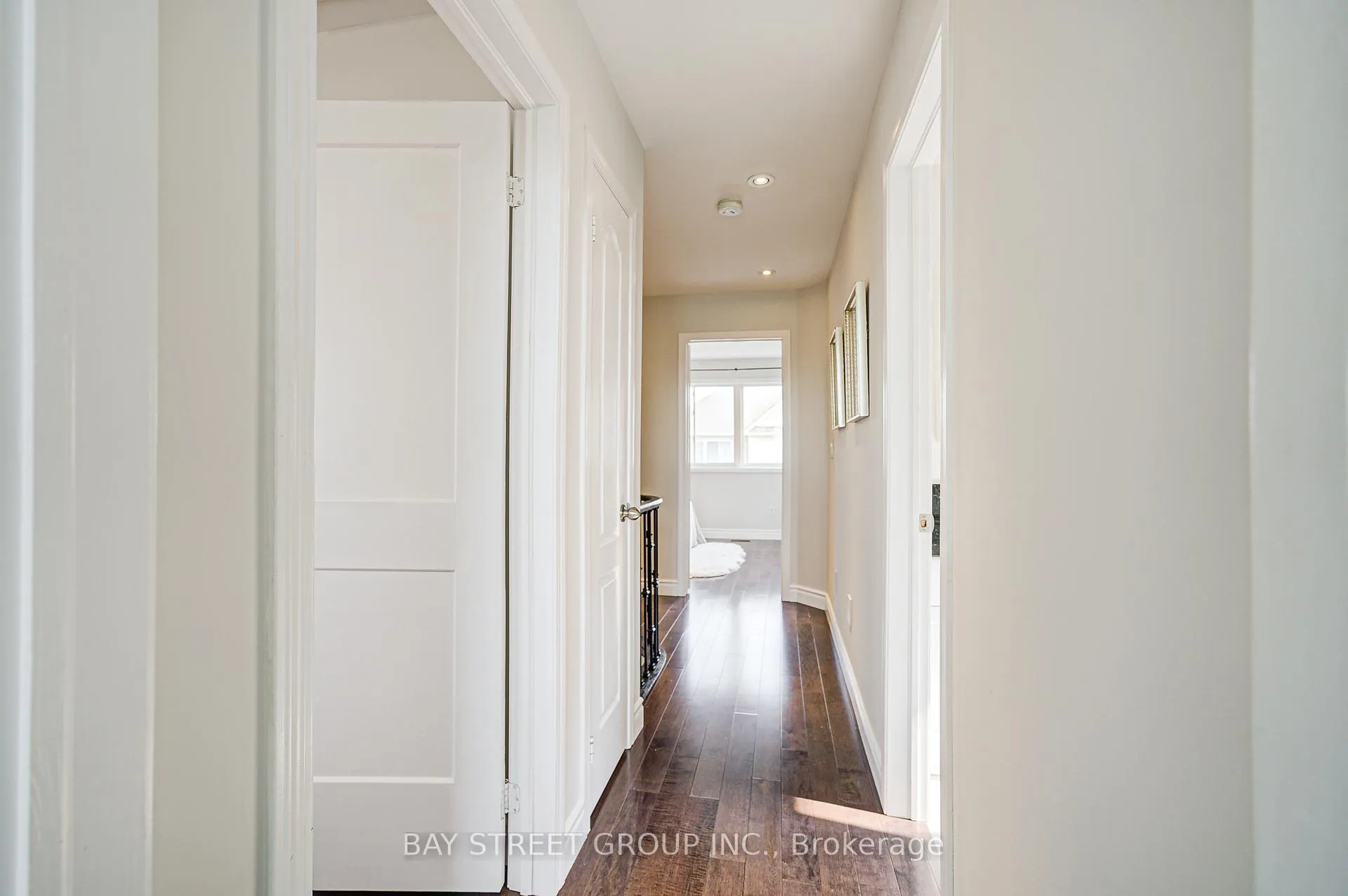 Photo 12 of 43 Tower Bridge Crescent, Markham, Berczy — HOMEH
