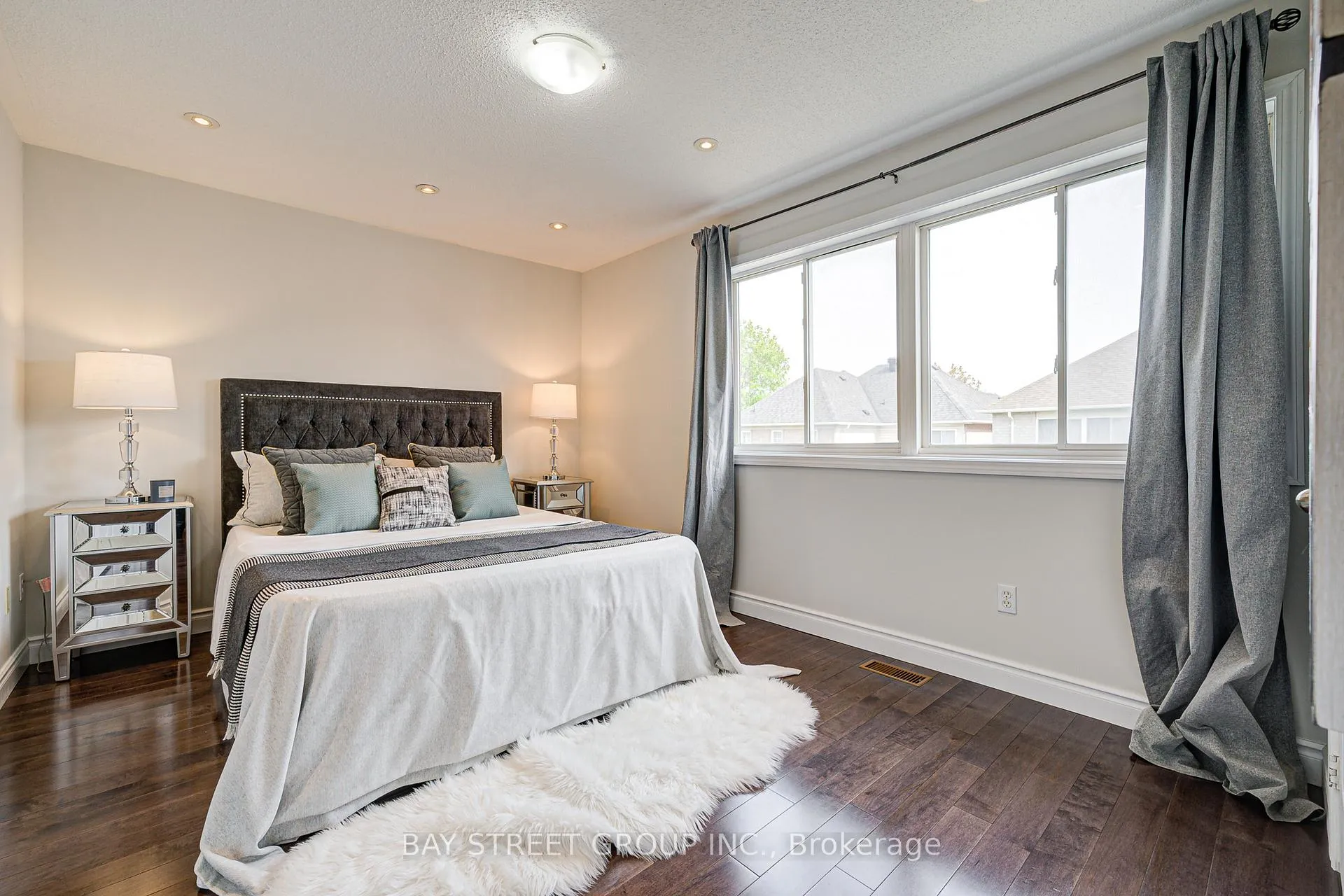 Photo 15 of 43 Tower Bridge Crescent, Markham, Berczy — HOMEH