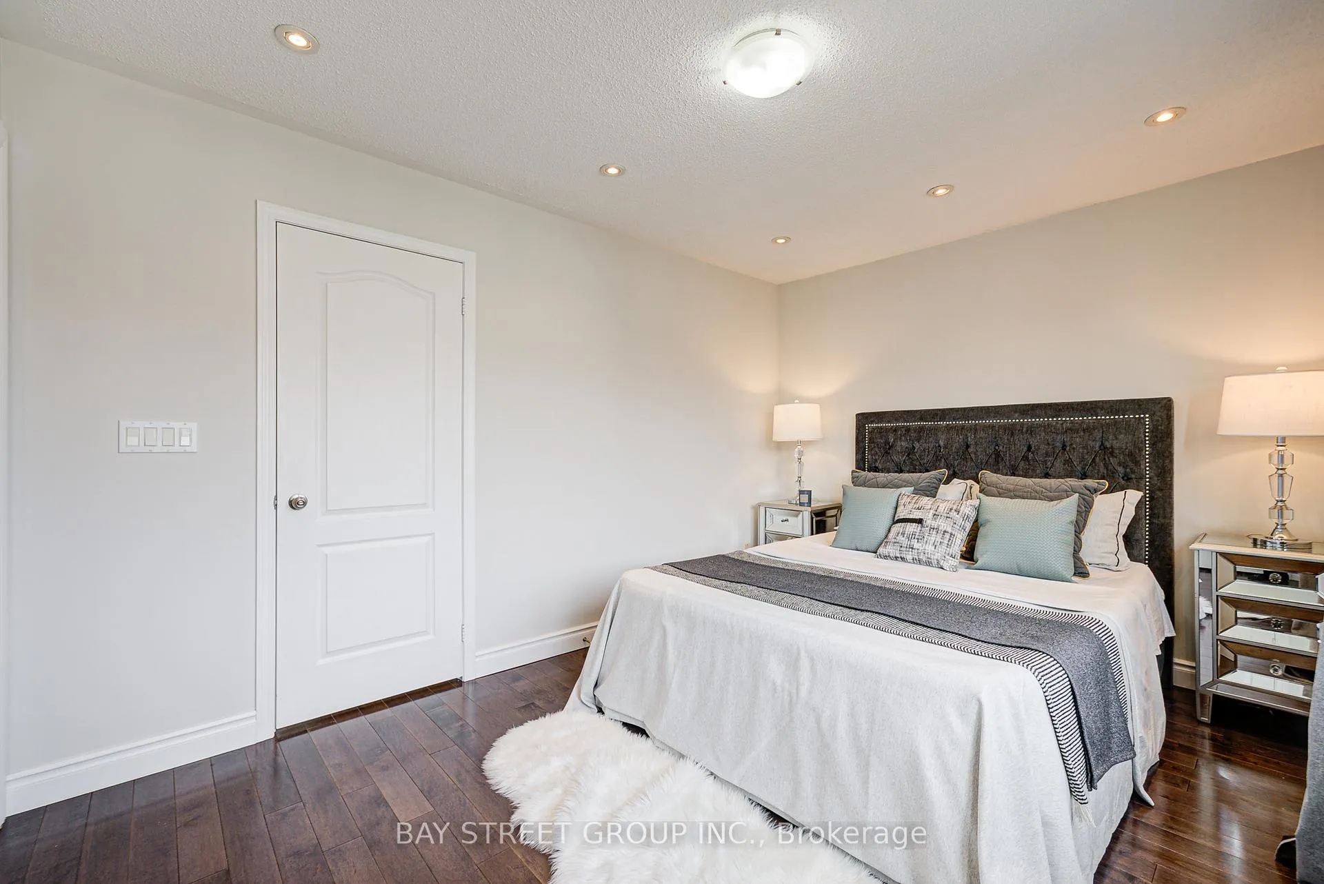 Photo 16 of 43 Tower Bridge Crescent, Markham, Berczy — HOMEH