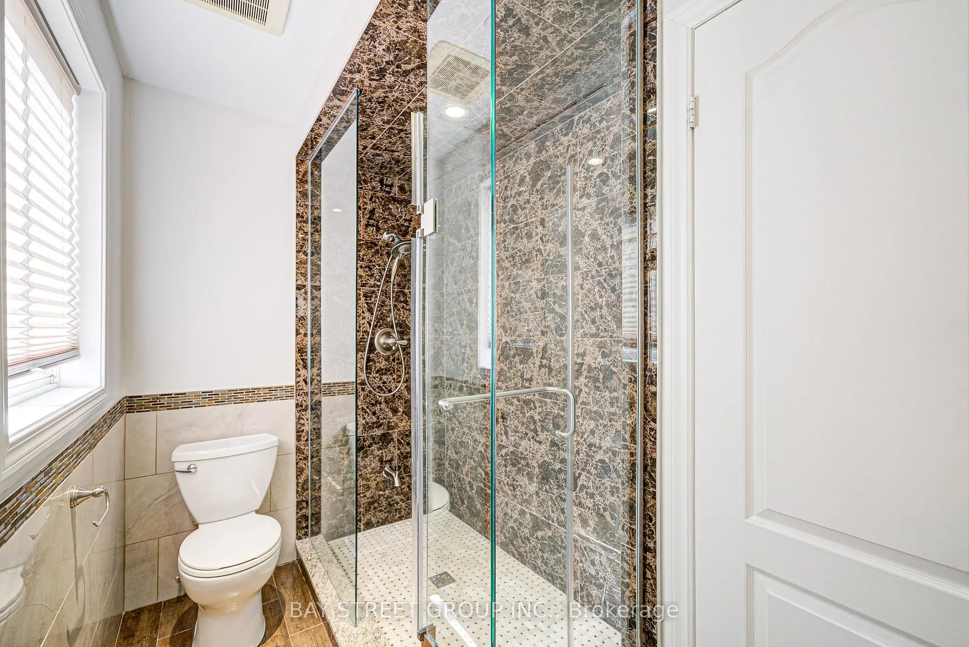 Photo 17 of 43 Tower Bridge Crescent, Markham, Berczy — HOMEH