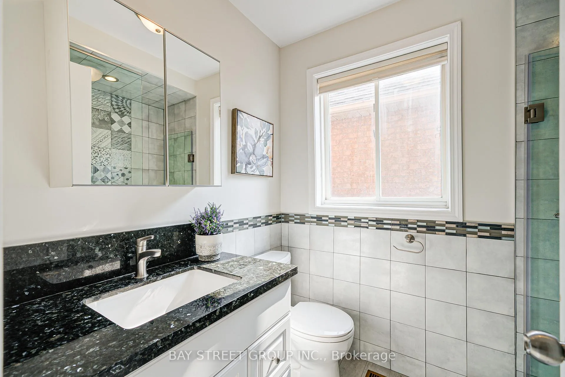 Photo 18 of 43 Tower Bridge Crescent, Markham, Berczy — HOMEH