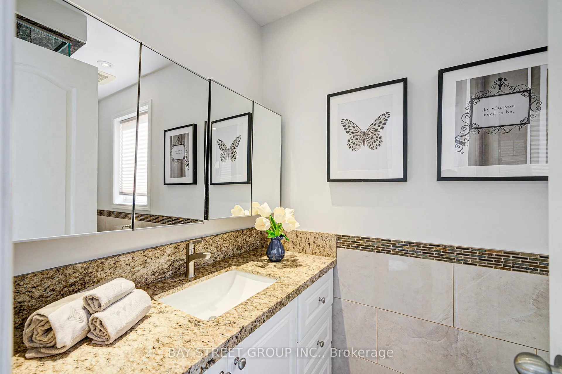 Photo 20 of 43 Tower Bridge Crescent, Markham, Berczy — HOMEH