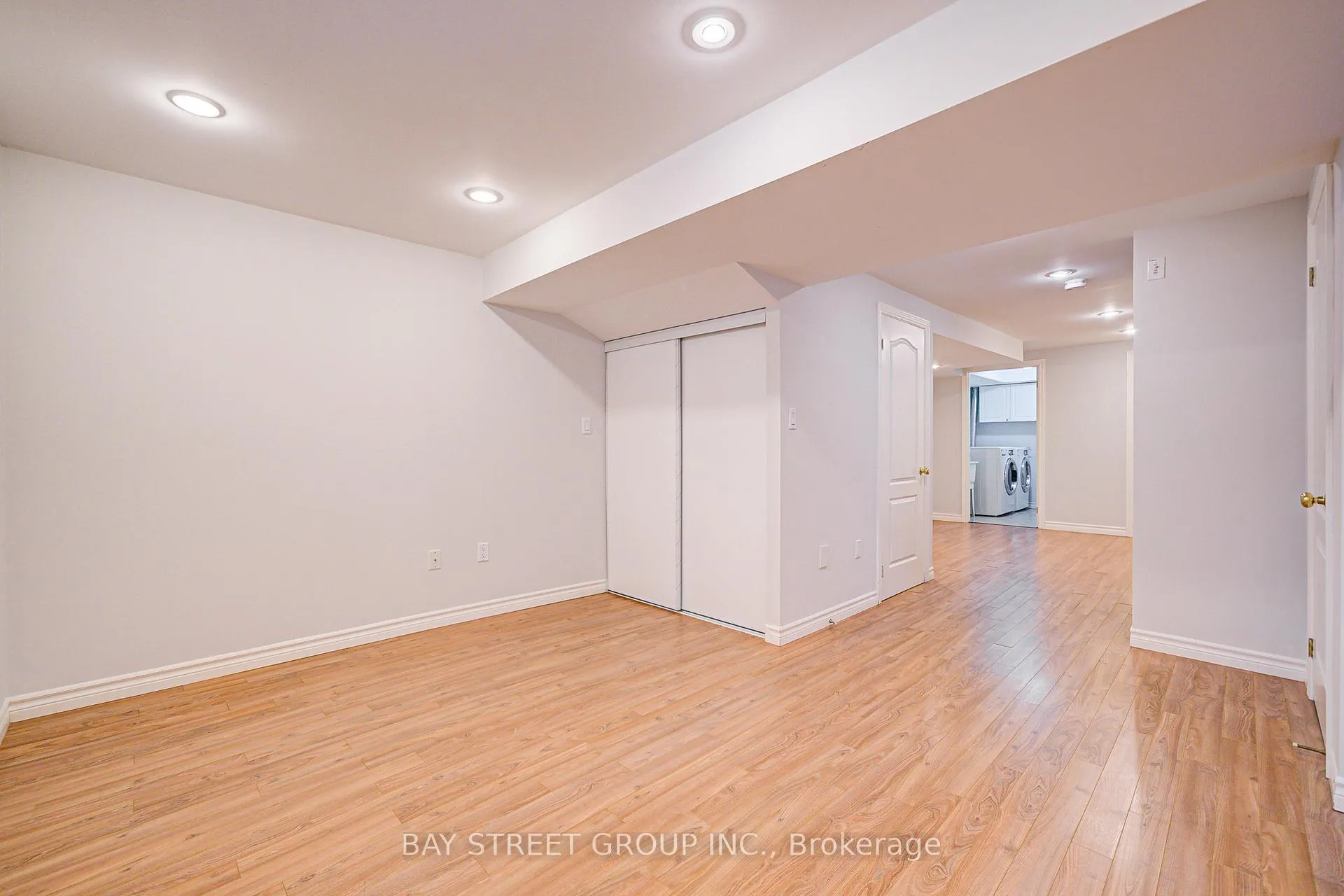 Photo 24 of 43 Tower Bridge Crescent, Markham, Berczy — HOMEH