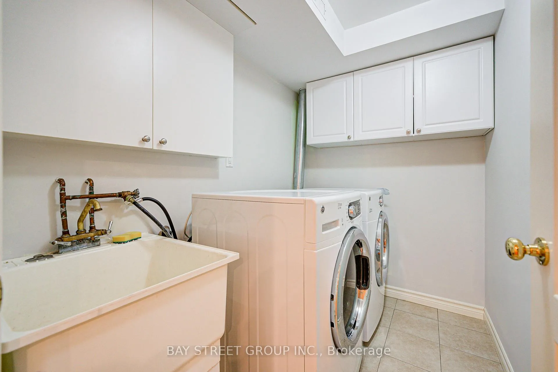 Photo 26 of 43 Tower Bridge Crescent, Markham, Berczy — HOMEH