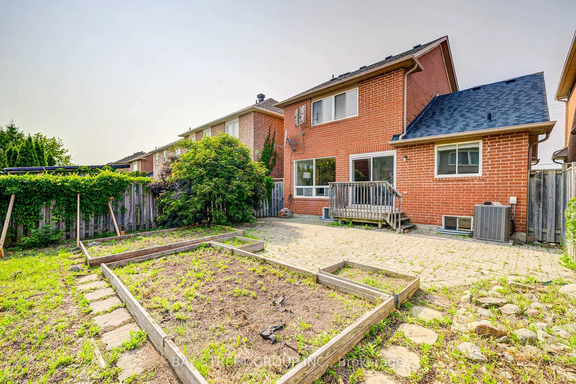 Photo 27 of 43 Tower Bridge Crescent, Markham, Berczy — HOMEH