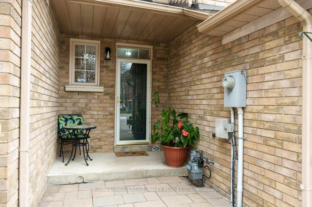 Photo 2 of Unit 6, 180 Blue Willow Drive, Vaughan, East Woodbridge — HOMEH