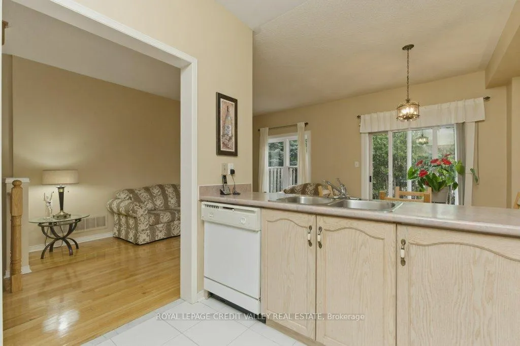 Photo 9 of Unit 6, 180 Blue Willow Drive, Vaughan, East Woodbridge — HOMEH
