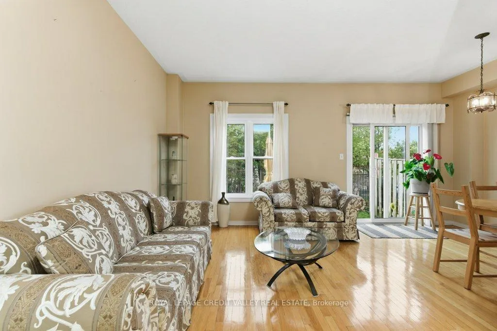 Photo 10 of Unit 6, 180 Blue Willow Drive, Vaughan, East Woodbridge — HOMEH