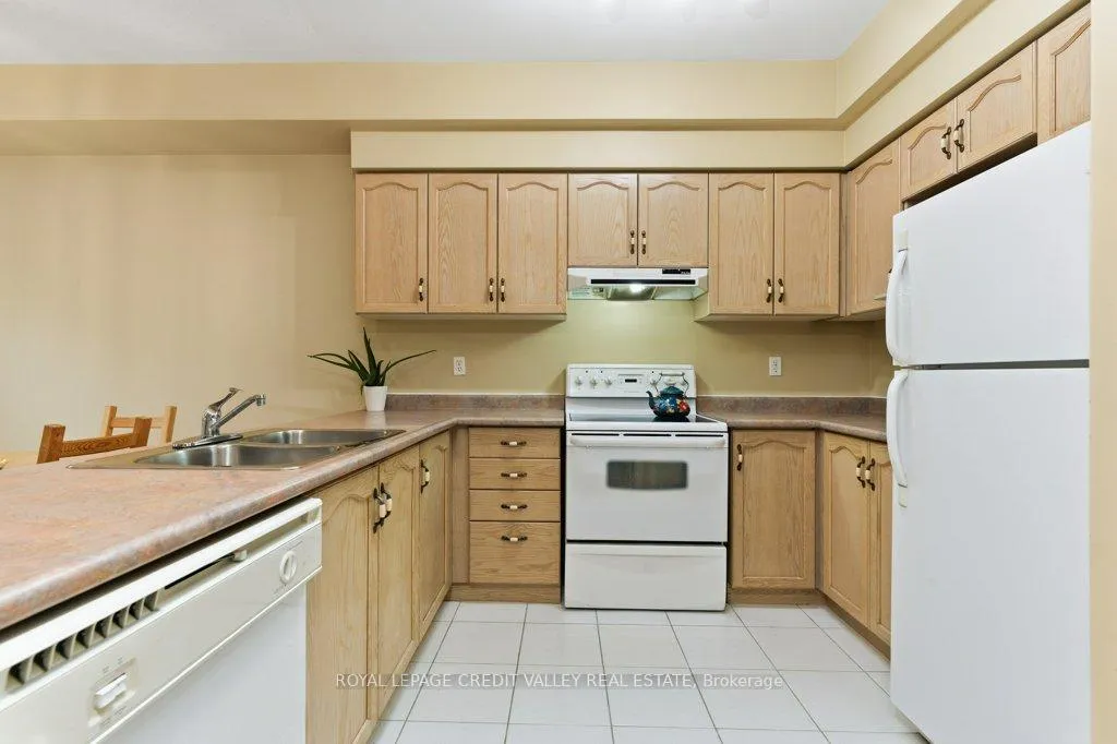 Photo 13 of Unit 6, 180 Blue Willow Drive, Vaughan, East Woodbridge — HOMEH