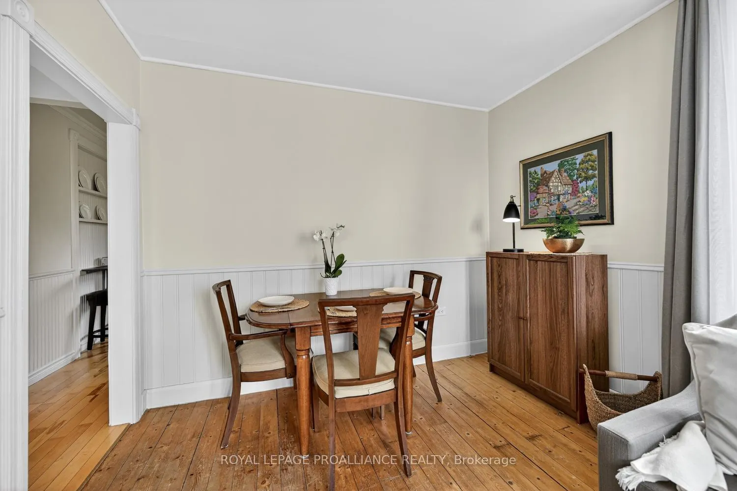 Photo 6 of 562 Prince Street W, Prescott — HOMEH