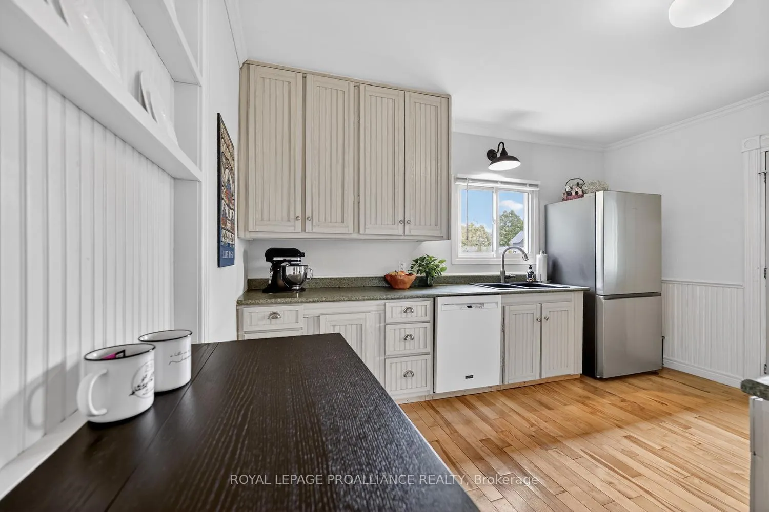 Photo 11 of 562 Prince Street W, Prescott — HOMEH