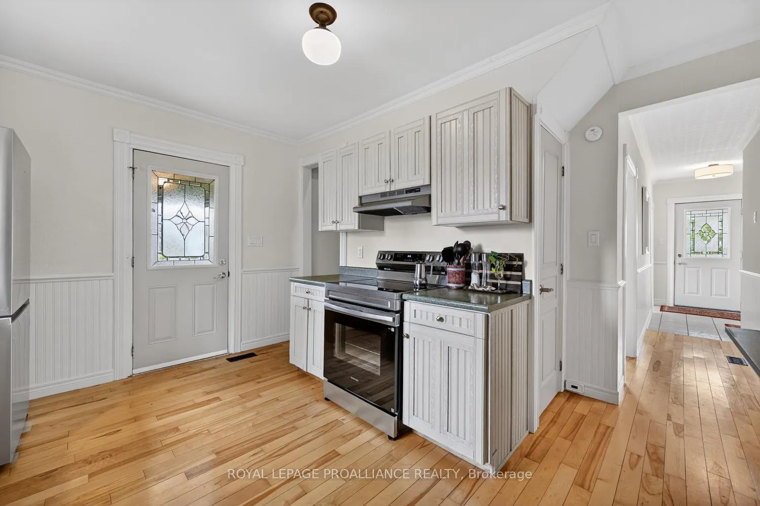 Photo 12 of 562 Prince Street W, Prescott — HOMEH
