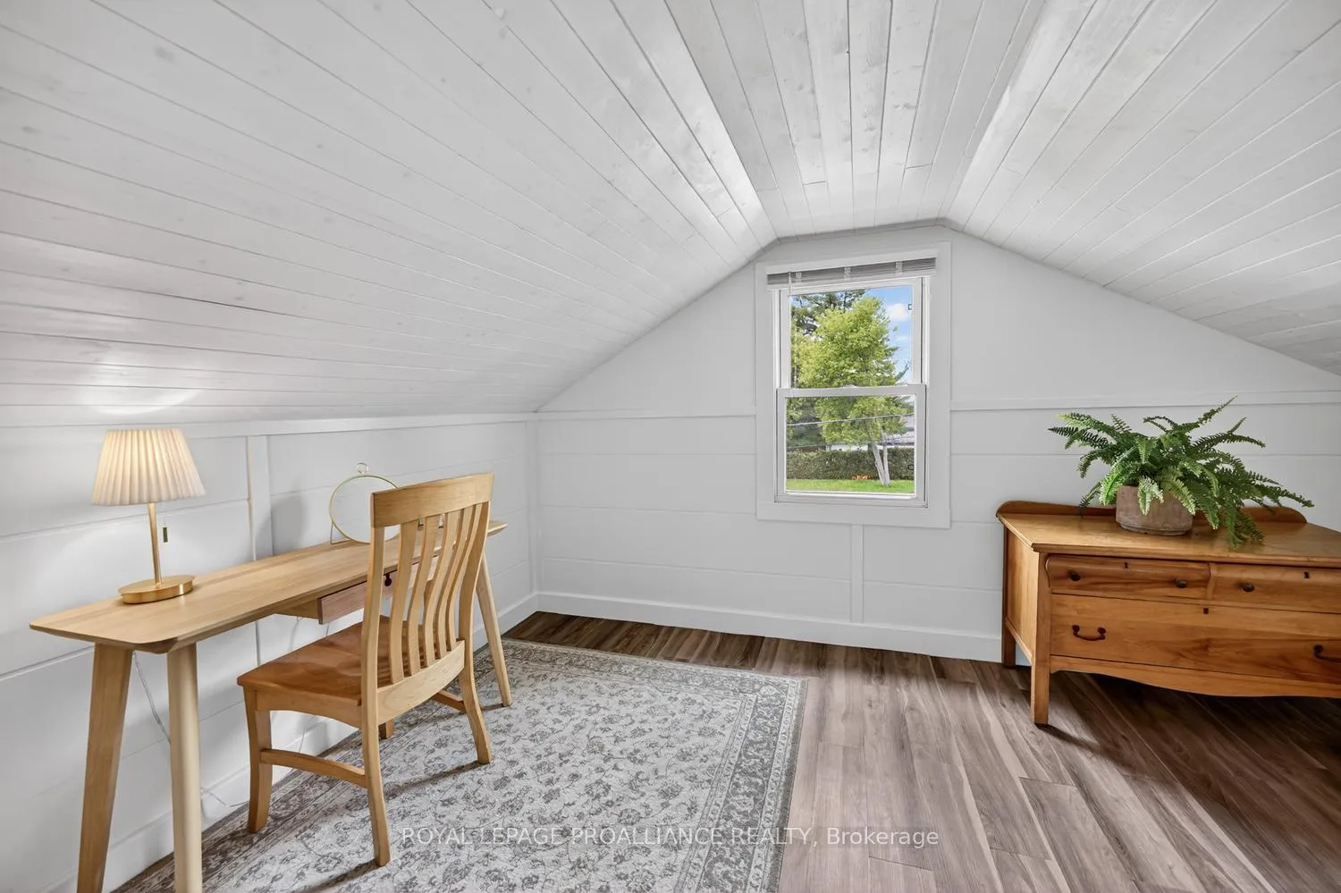 Photo 21 of 562 Prince Street W, Prescott — HOMEH