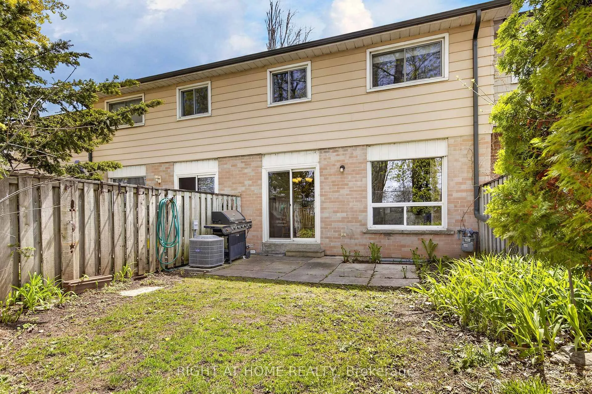 Photo 3 of Unit 47, 2 Bernick Drive, Barrie, Grove East — HOMEH