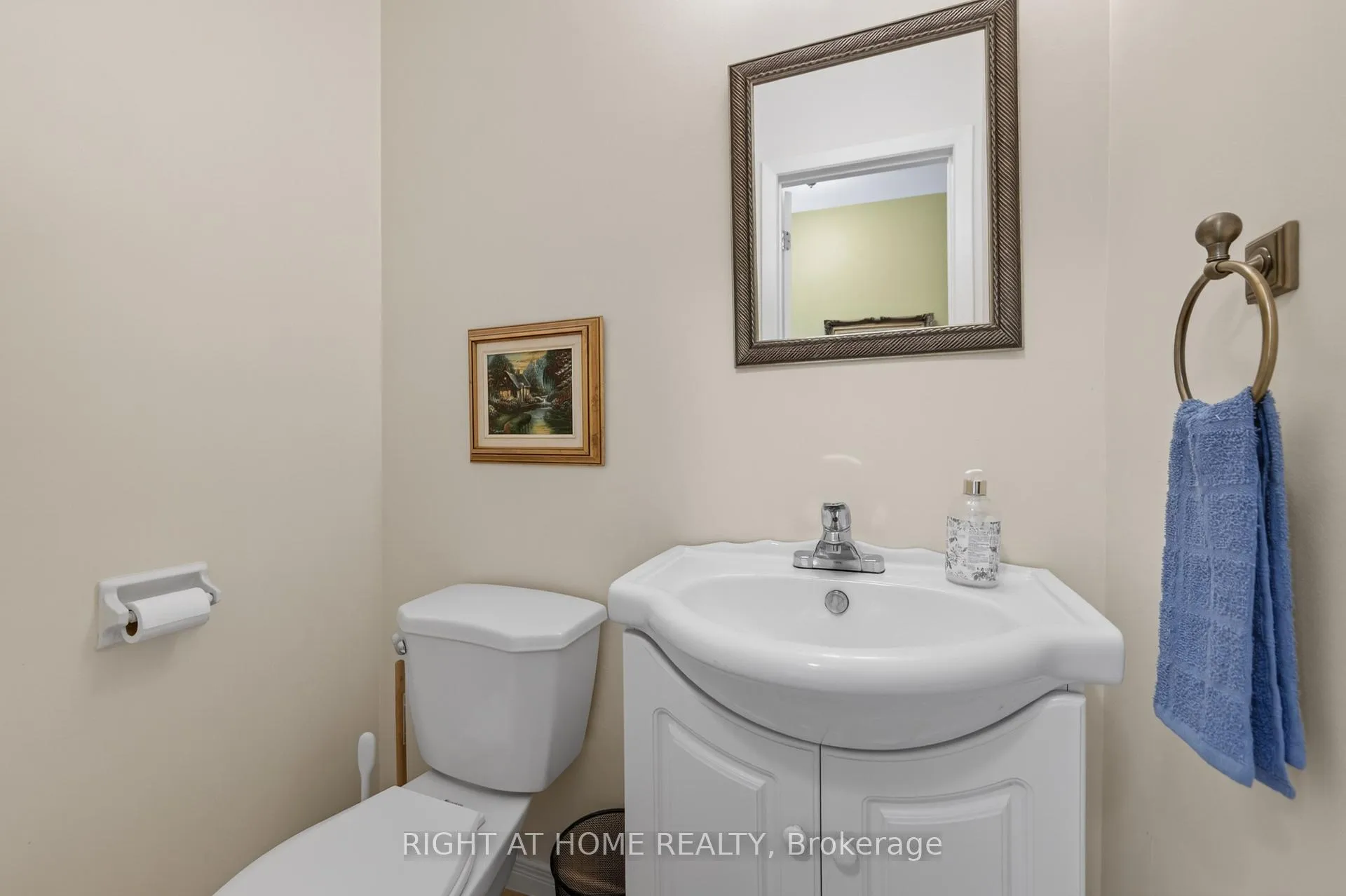 Photo 6 of Unit 47, 2 Bernick Drive, Barrie, Grove East — HOMEH