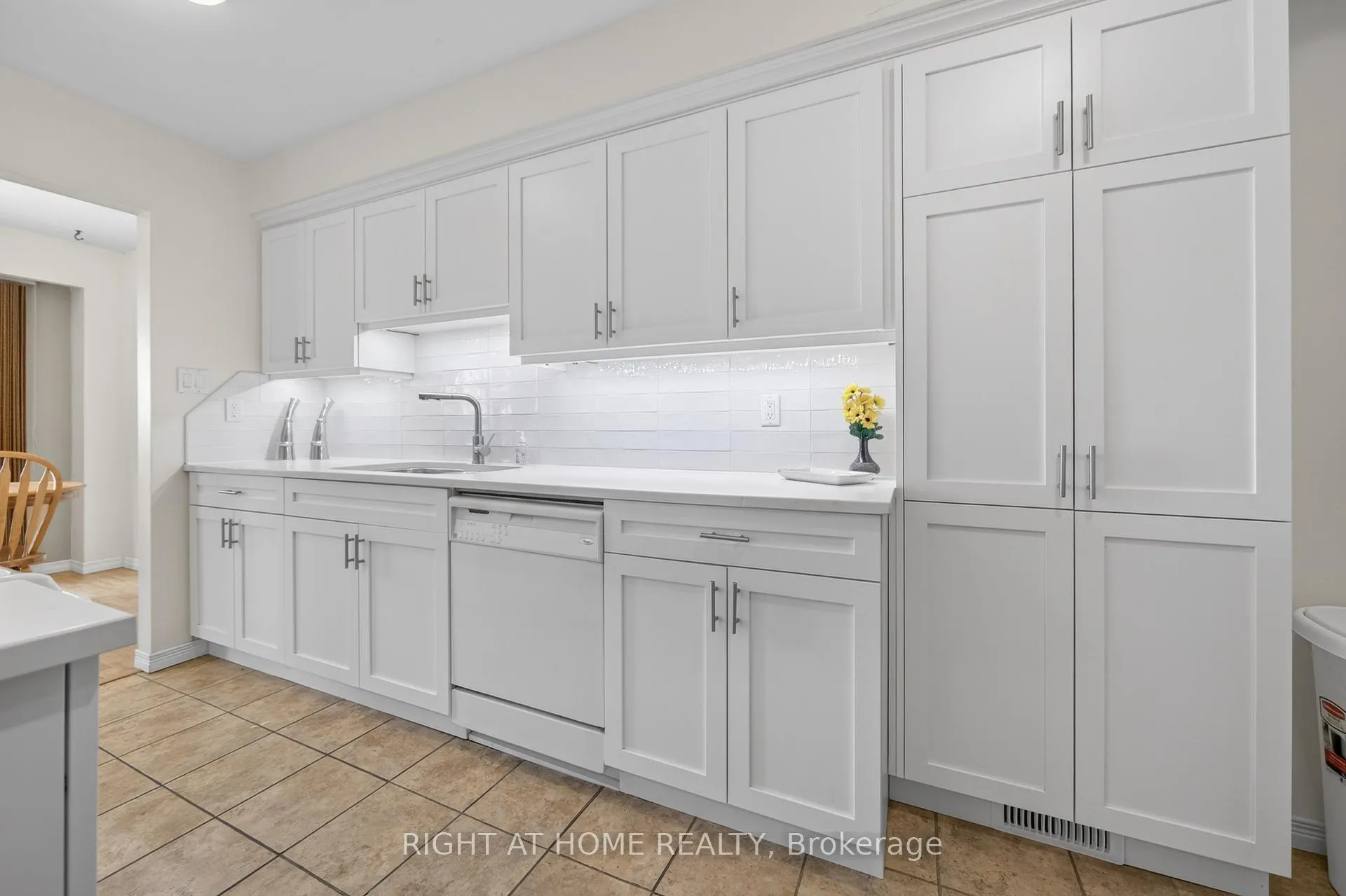 Photo 9 of Unit 47, 2 Bernick Drive, Barrie, Grove East — HOMEH