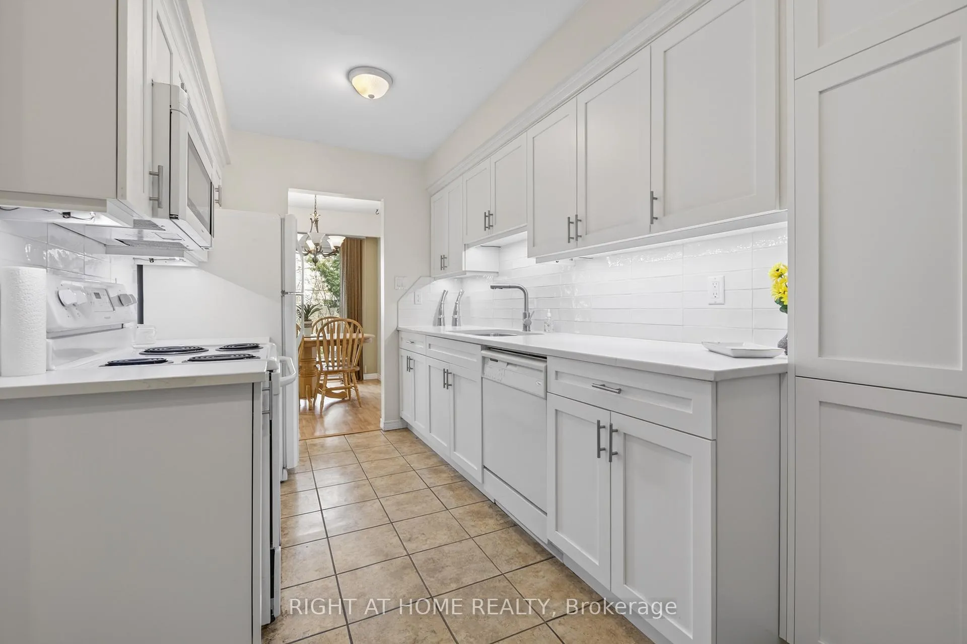 Photo 10 of Unit 47, 2 Bernick Drive, Barrie, Grove East — HOMEH