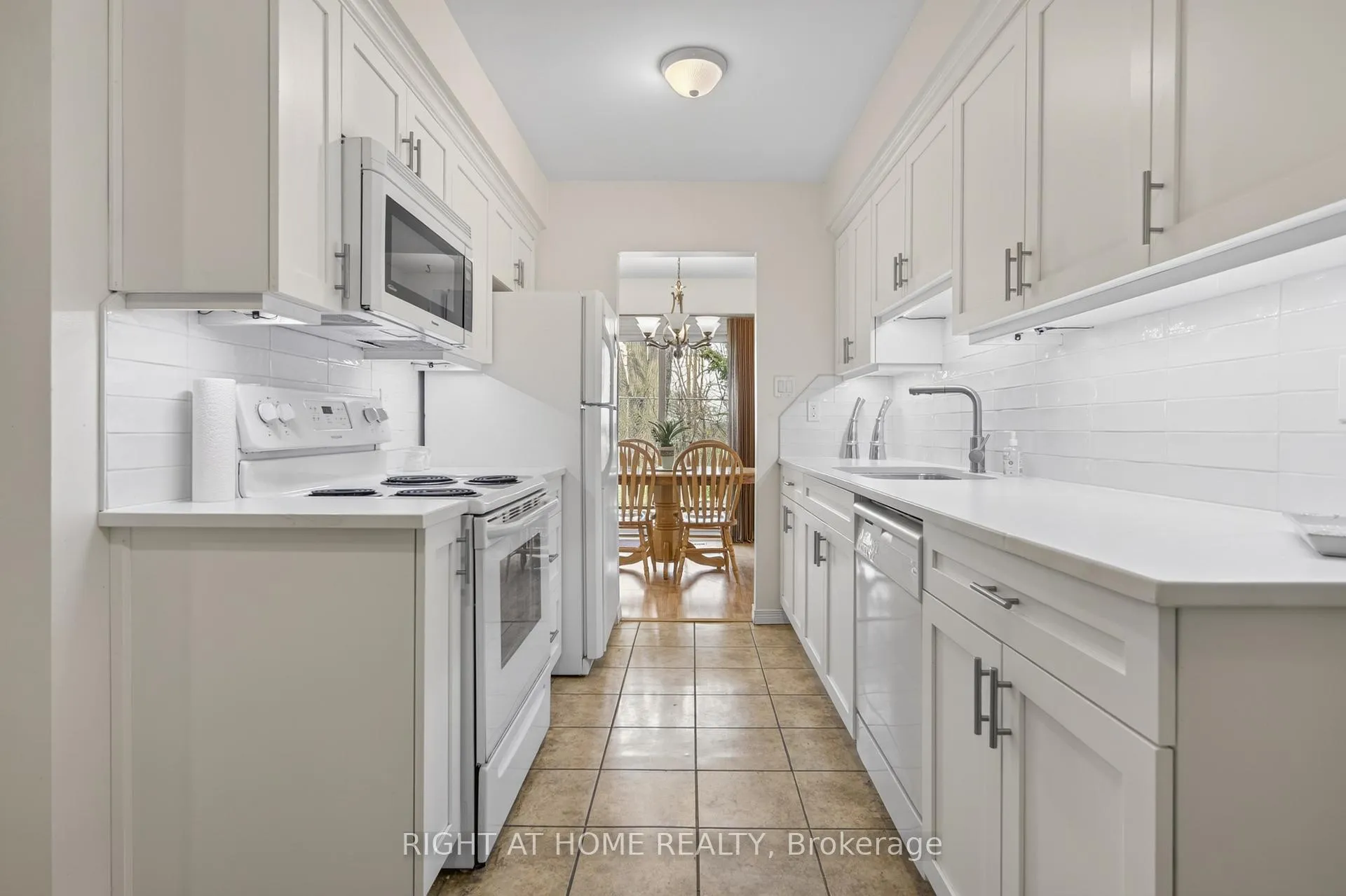 Photo 11 of Unit 47, 2 Bernick Drive, Barrie, Grove East — HOMEH