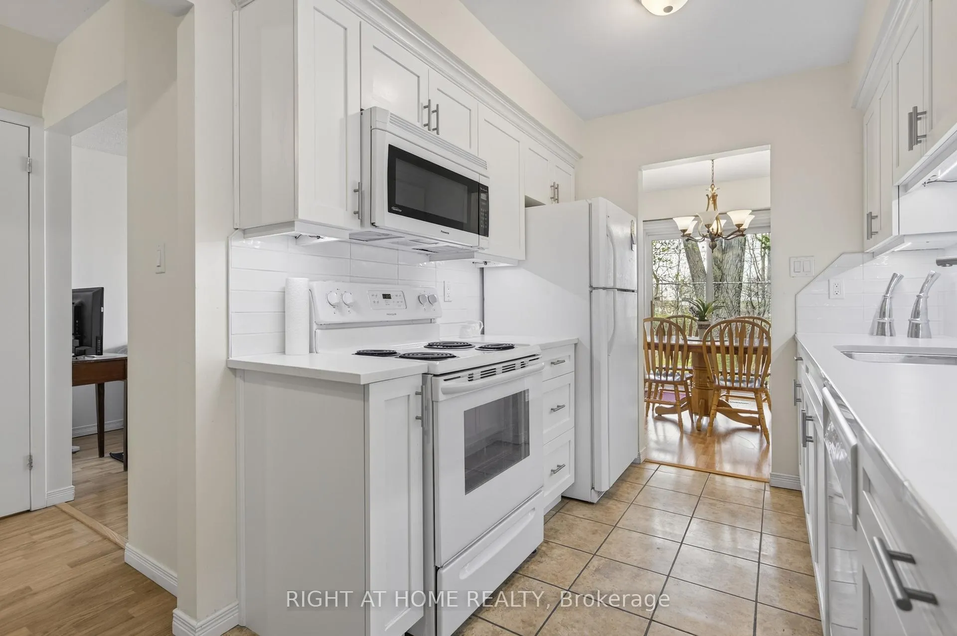Photo 12 of Unit 47, 2 Bernick Drive, Barrie, Grove East — HOMEH