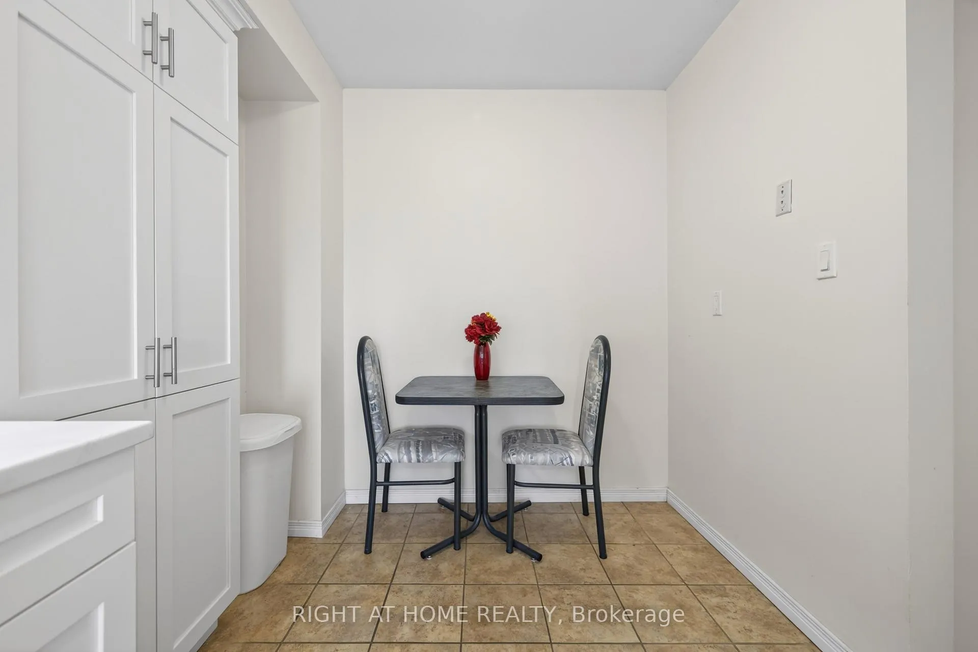 Photo 15 of Unit 47, 2 Bernick Drive, Barrie, Grove East — HOMEH