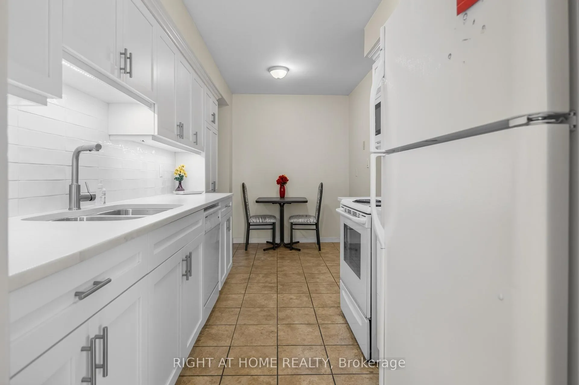 Photo 16 of Unit 47, 2 Bernick Drive, Barrie, Grove East — HOMEH