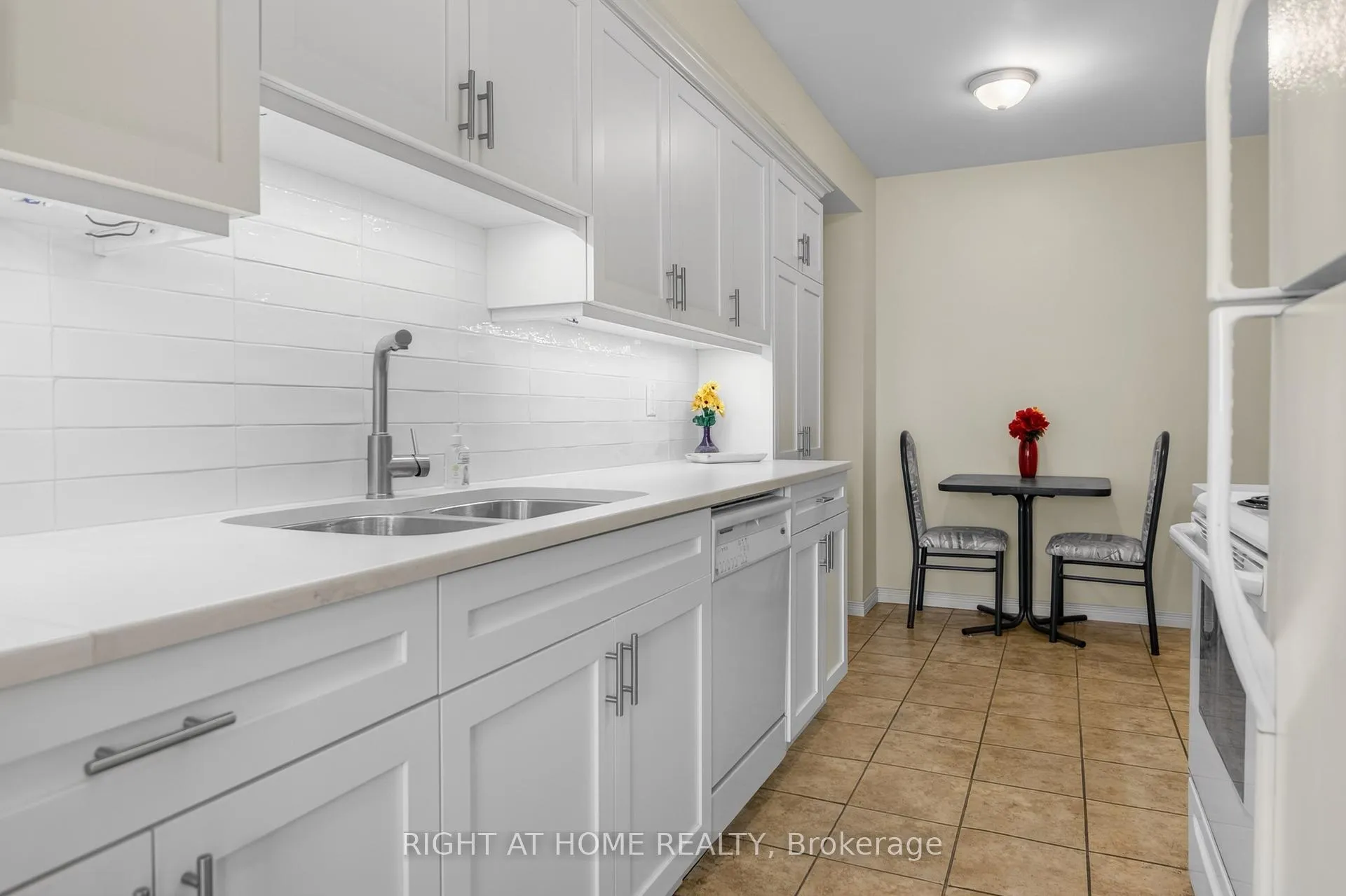 Photo 17 of Unit 47, 2 Bernick Drive, Barrie, Grove East — HOMEH