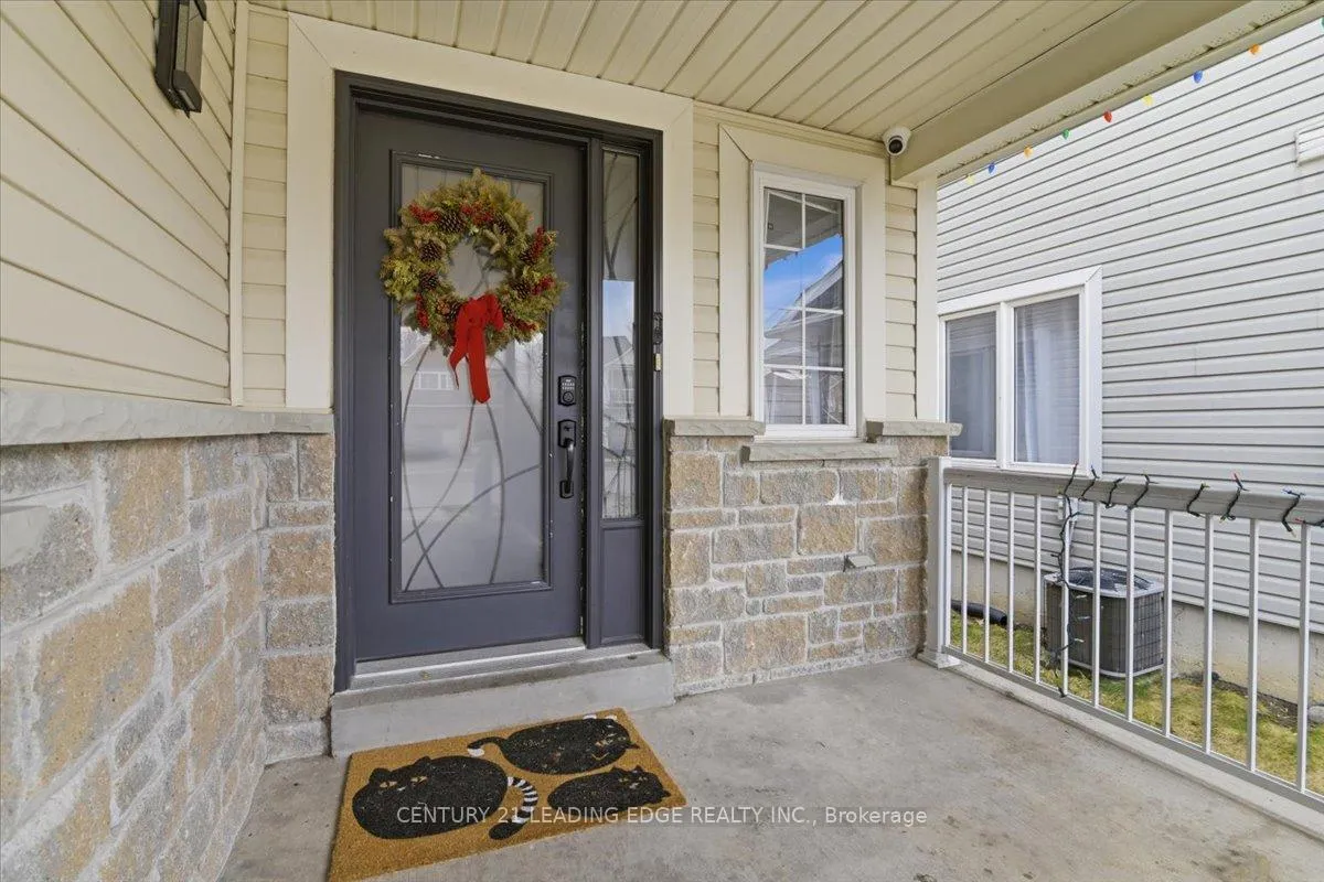 Photo 2 of 10 Crough Street, Clarington, Bowmanville — HOMEH