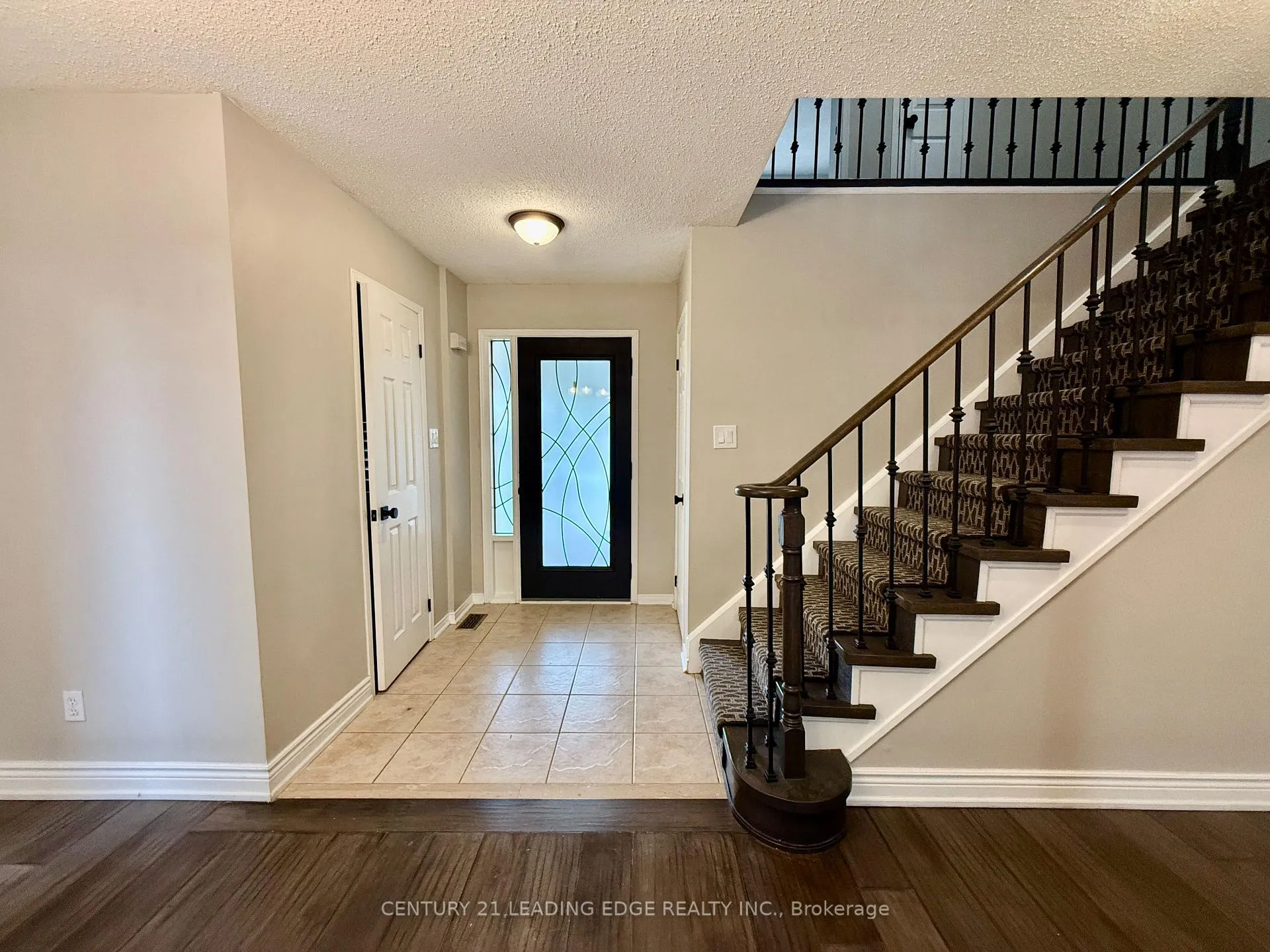 Photo 3 of 10 Crough Street, Clarington, Bowmanville — HOMEH