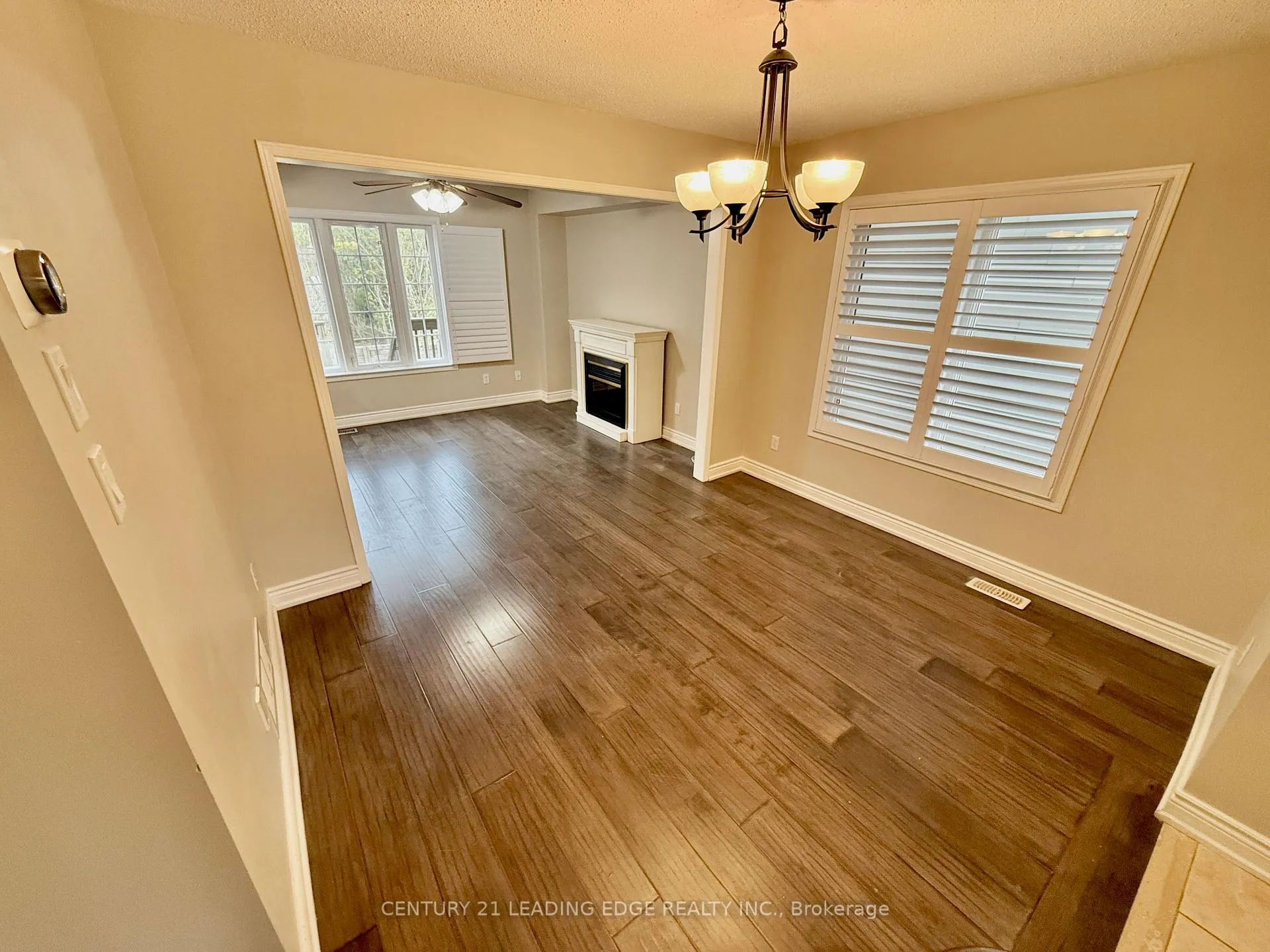 Photo 5 of 10 Crough Street, Clarington, Bowmanville — HOMEH