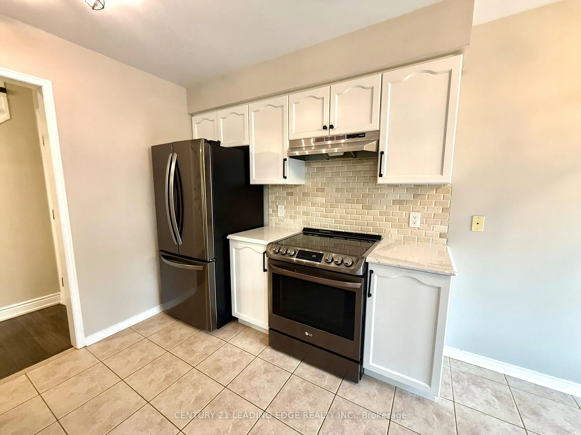 Photo 11 of 10 Crough Street, Clarington, Bowmanville — HOMEH