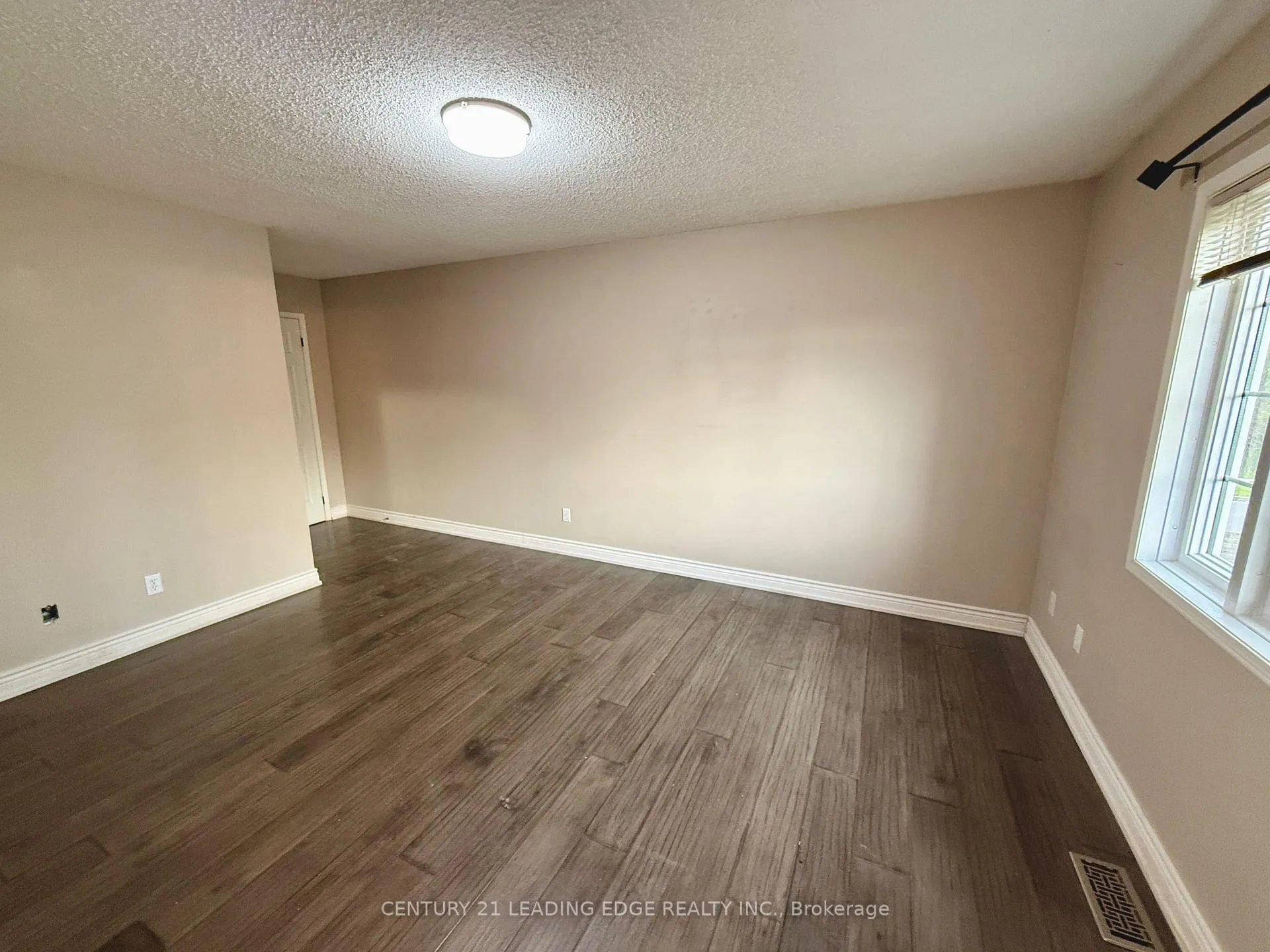 Photo 21 of 10 Crough Street, Clarington, Bowmanville — HOMEH