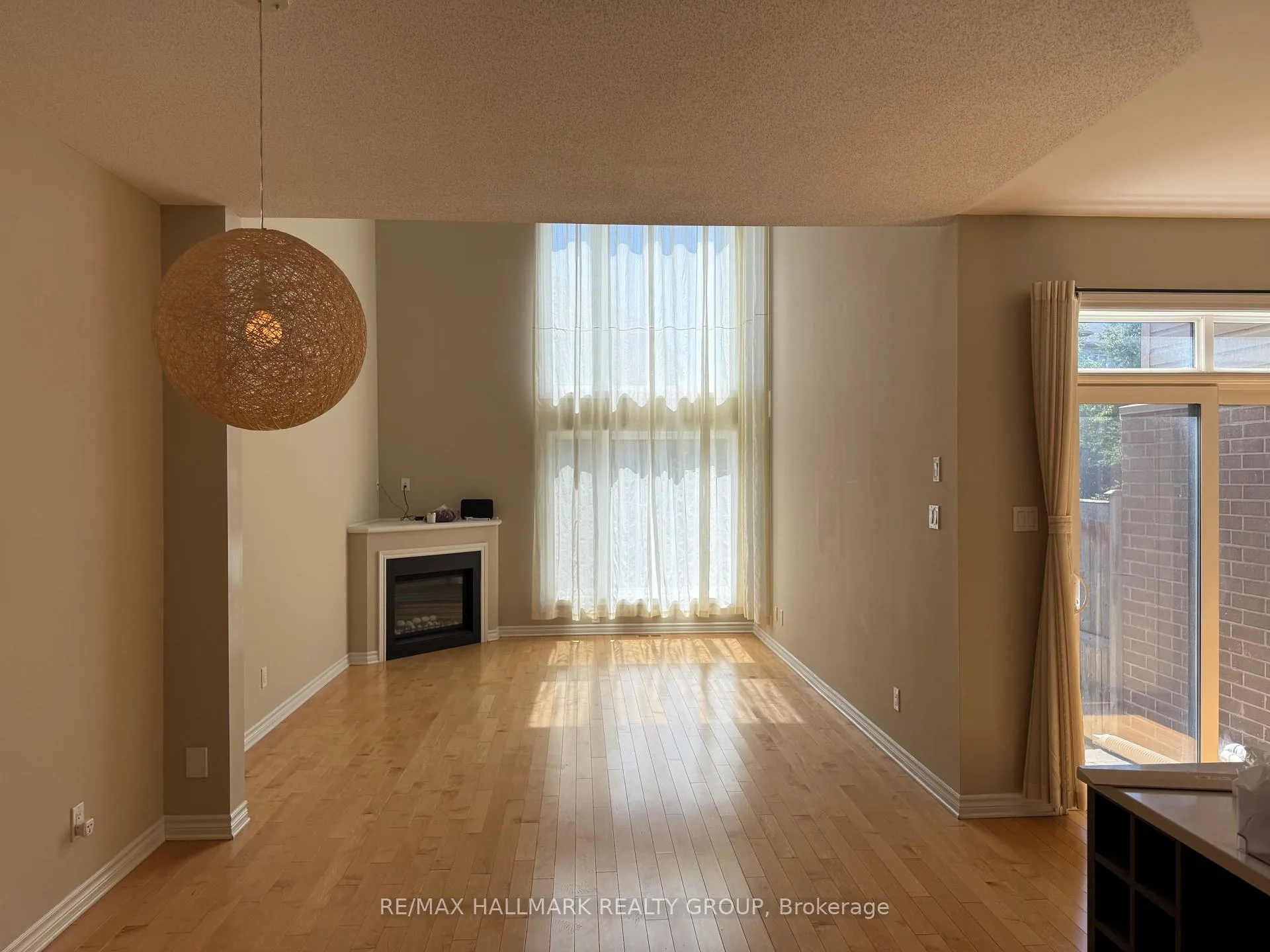 Photo 2 of 1158 Tischart Crescent, Ottawa, Kanata - Kanata Lakes/Heritage Hills — HOMEH