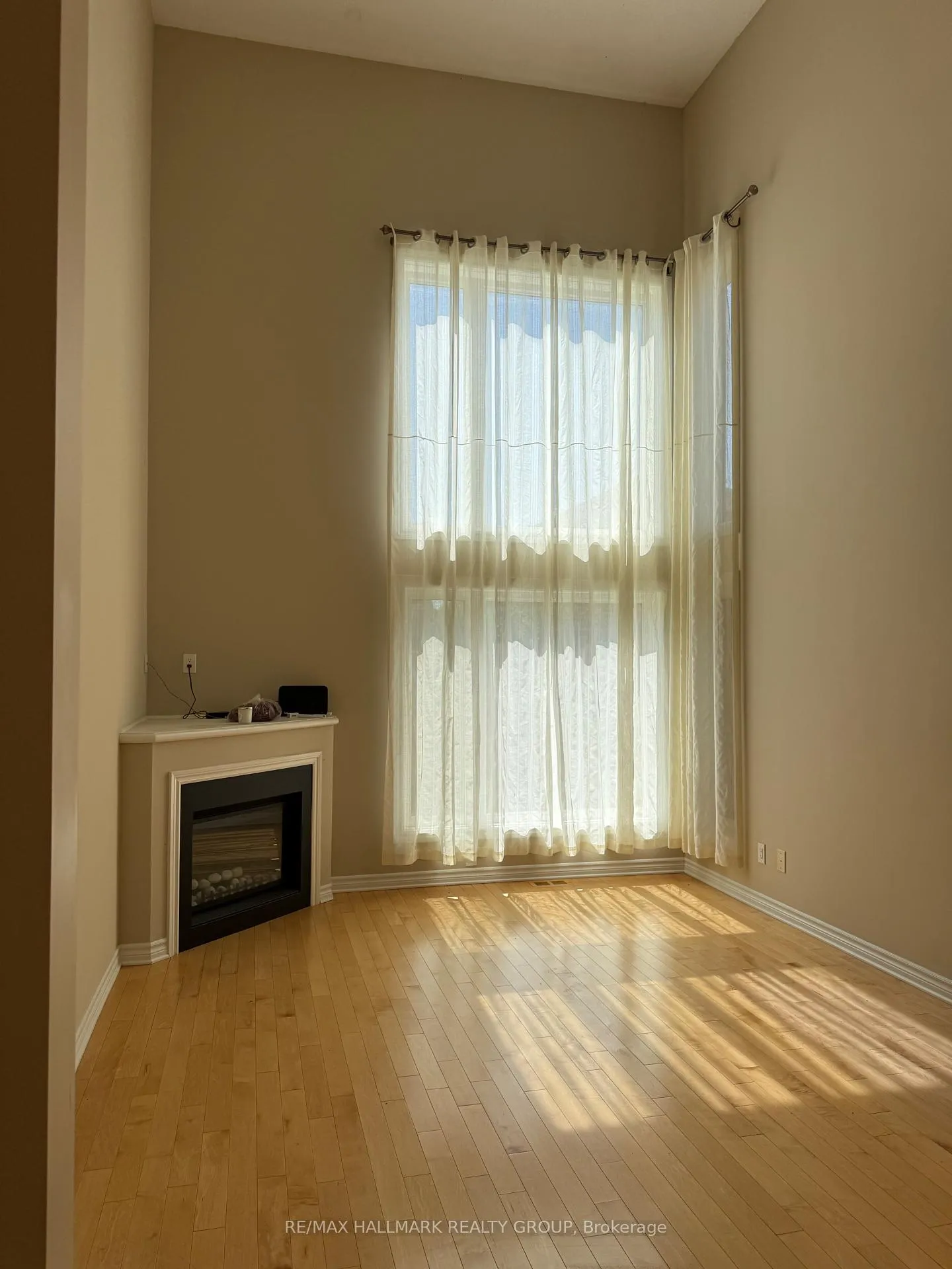 Photo 3 of 1158 Tischart Crescent, Ottawa, Kanata - Kanata Lakes/Heritage Hills — HOMEH
