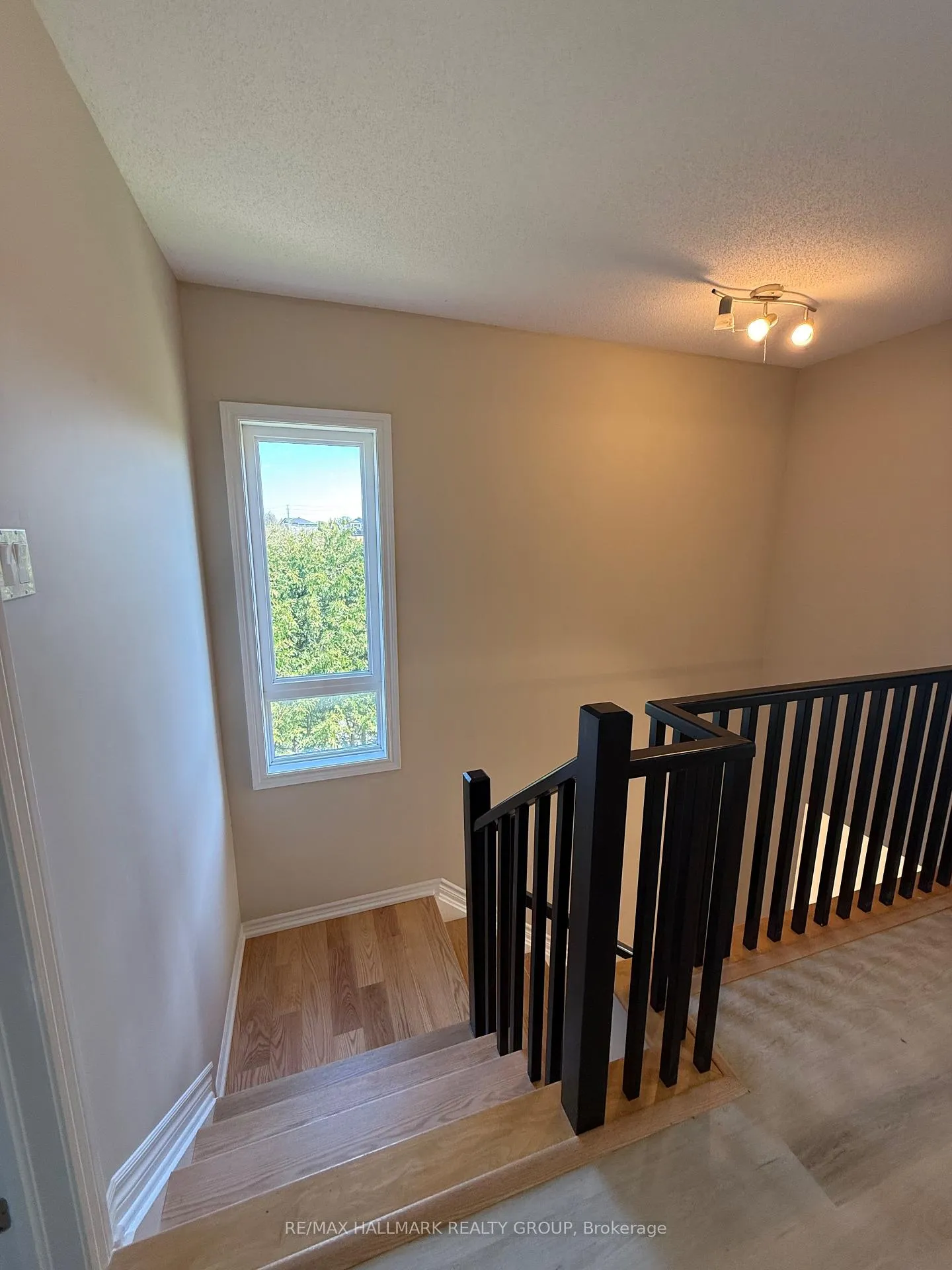 Photo 6 of 1158 Tischart Crescent, Ottawa, Kanata - Kanata Lakes/Heritage Hills — HOMEH