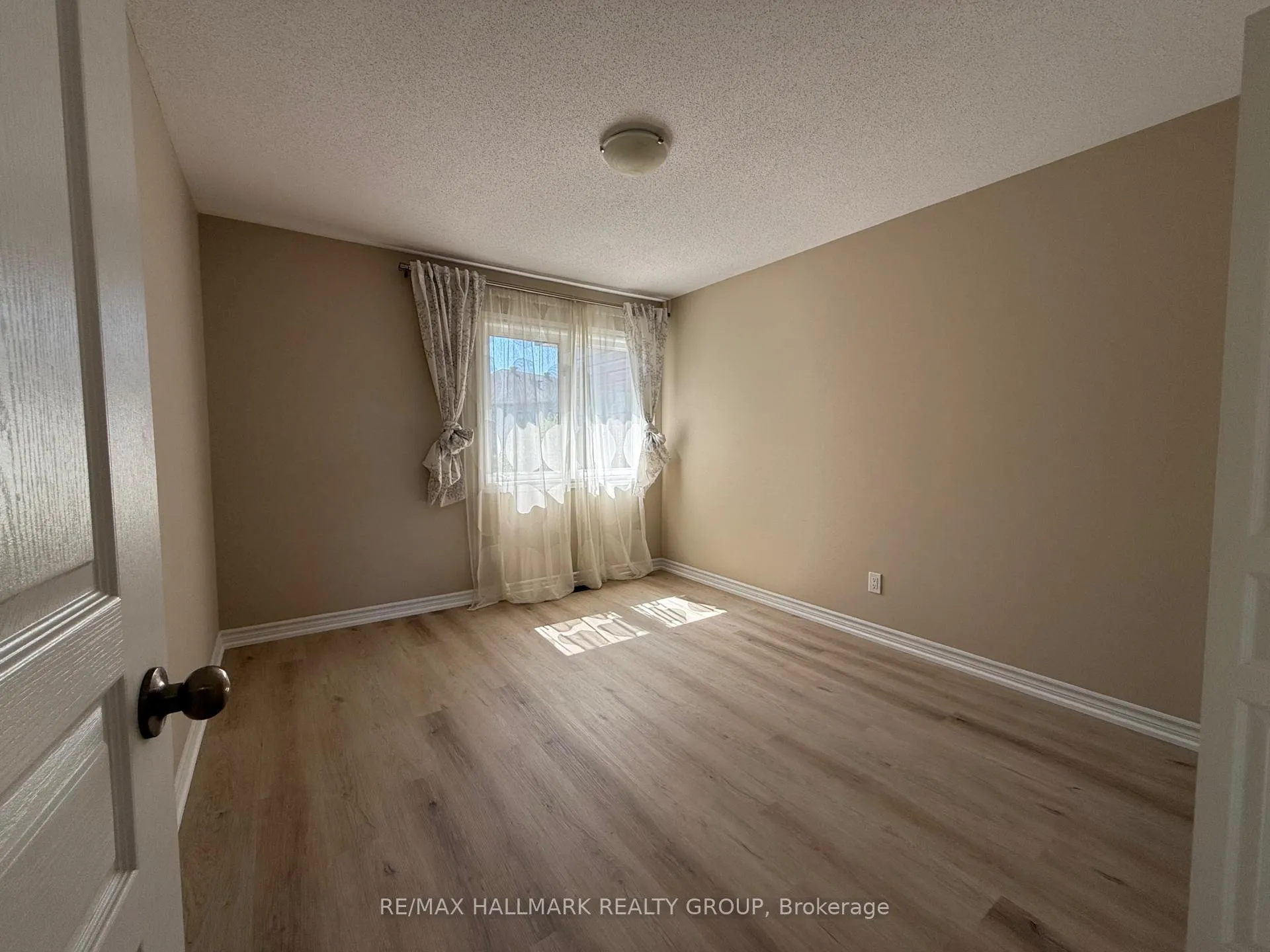 Photo 9 of 1158 Tischart Crescent, Ottawa, Kanata - Kanata Lakes/Heritage Hills — HOMEH