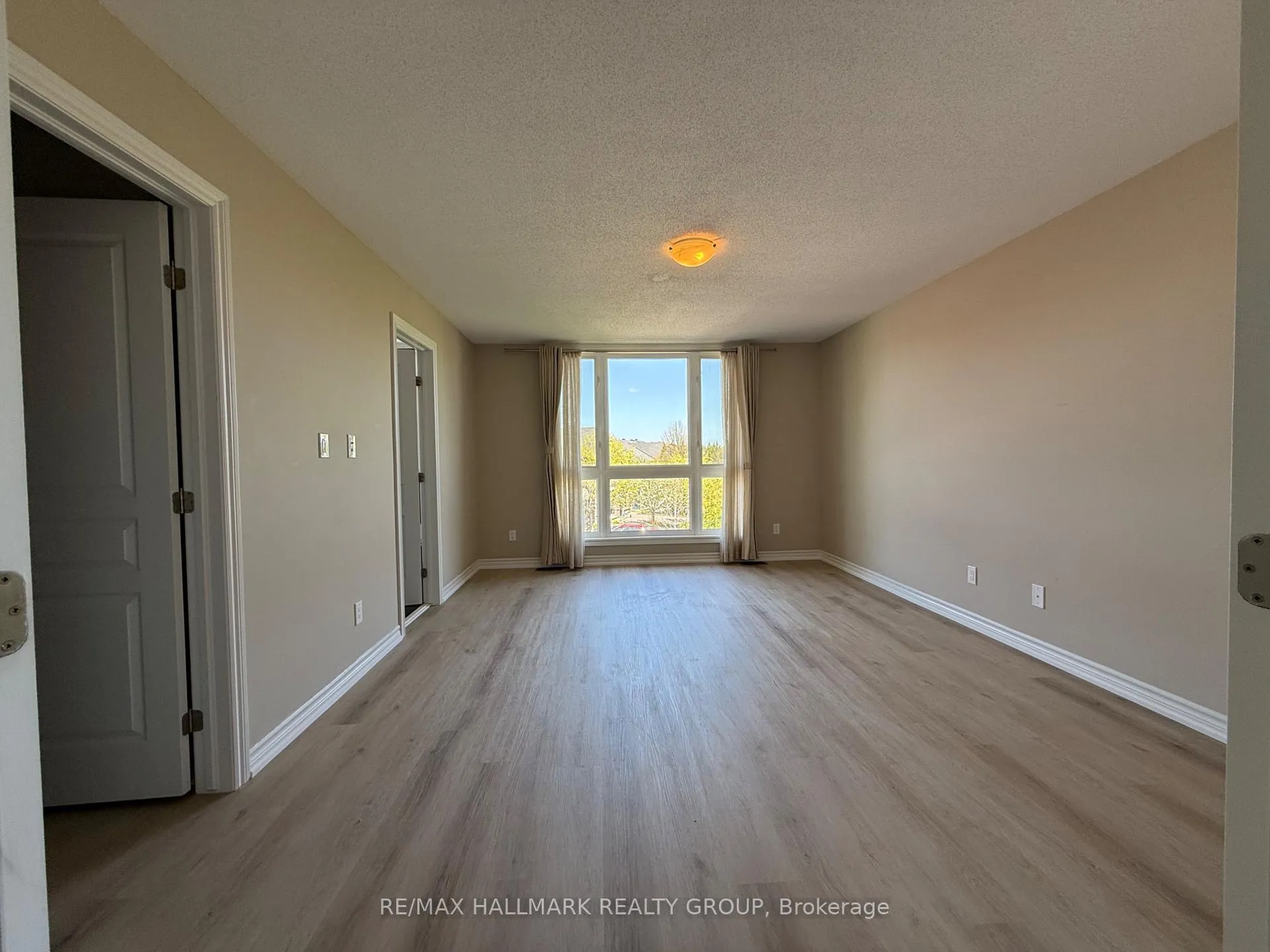 Photo 13 of 1158 Tischart Crescent, Ottawa, Kanata - Kanata Lakes/Heritage Hills — HOMEH