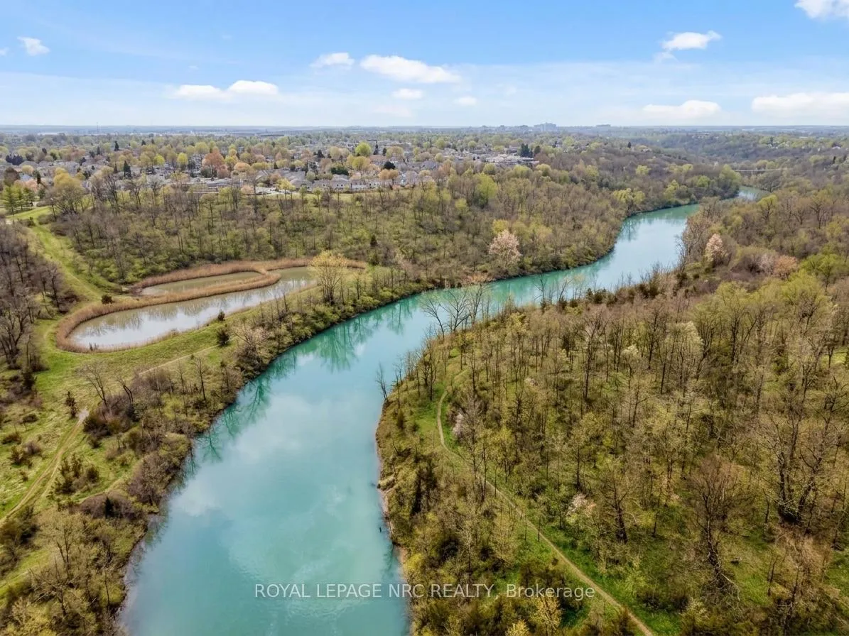 Photo 2 of 16 Rosemore Road, St. Catharines, Rykert/Vansickle — HOMEH