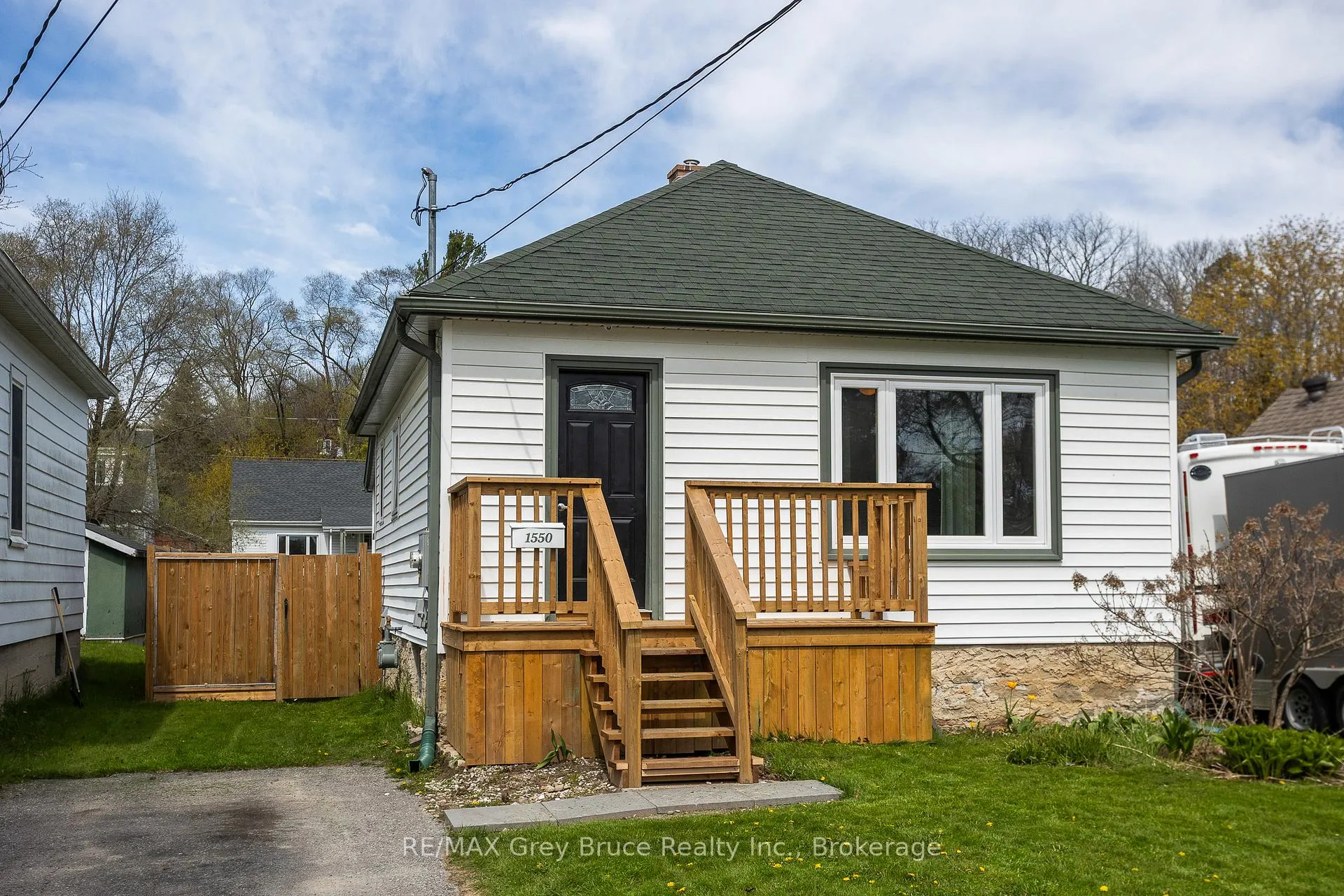Front of 1550 5th Avenue W