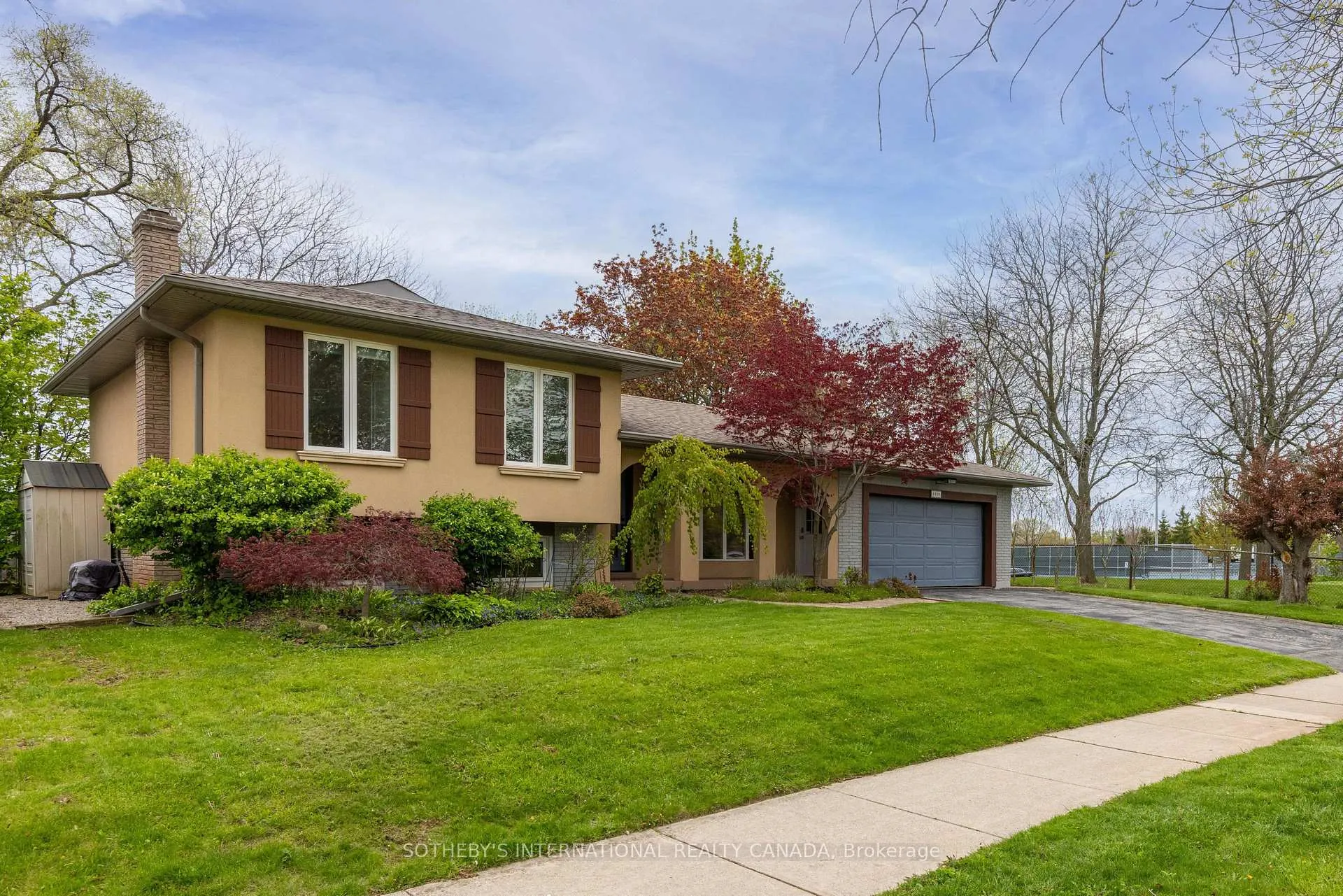 Photo 3 of 2290 Bridge Road, Oakville, West — HOMEH