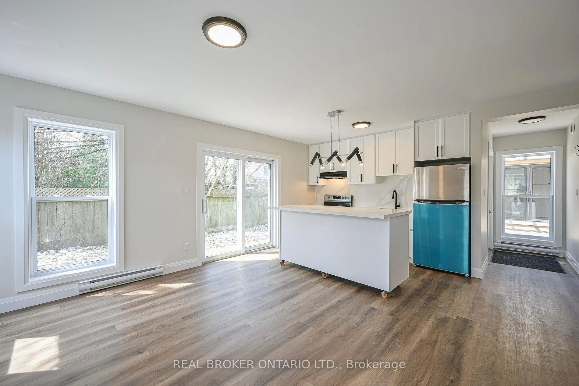 Photo 2 of 685 Frederick Street, Kitchener, Heritage Park/Rosemount — HOMEH