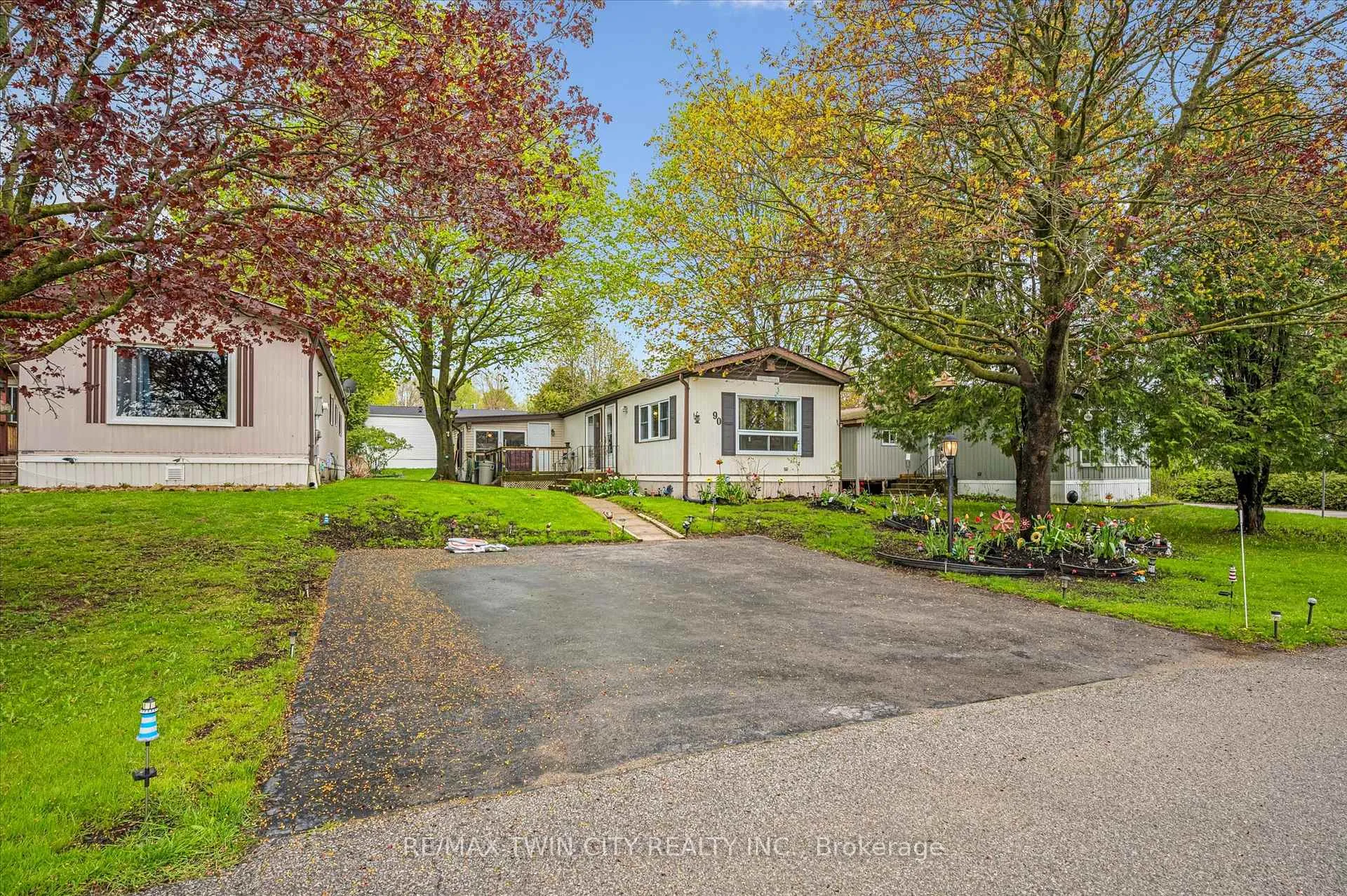 Photo 1 of 1294 8th Concession Road W, Hamilton, Rural Flamborough — HOMEH