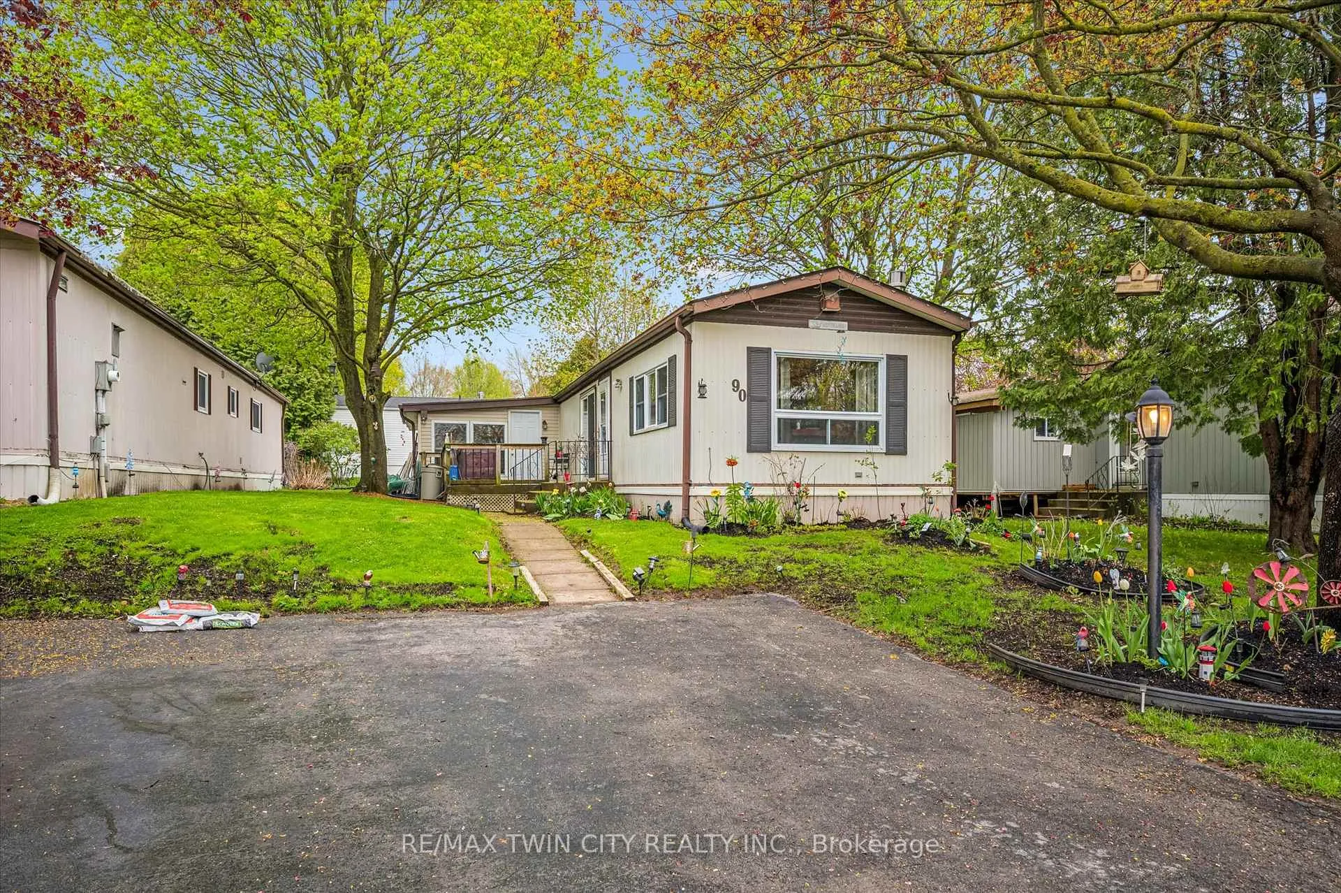 Photo 2 of 1294 8th Concession Road W, Hamilton, Rural Flamborough — HOMEH