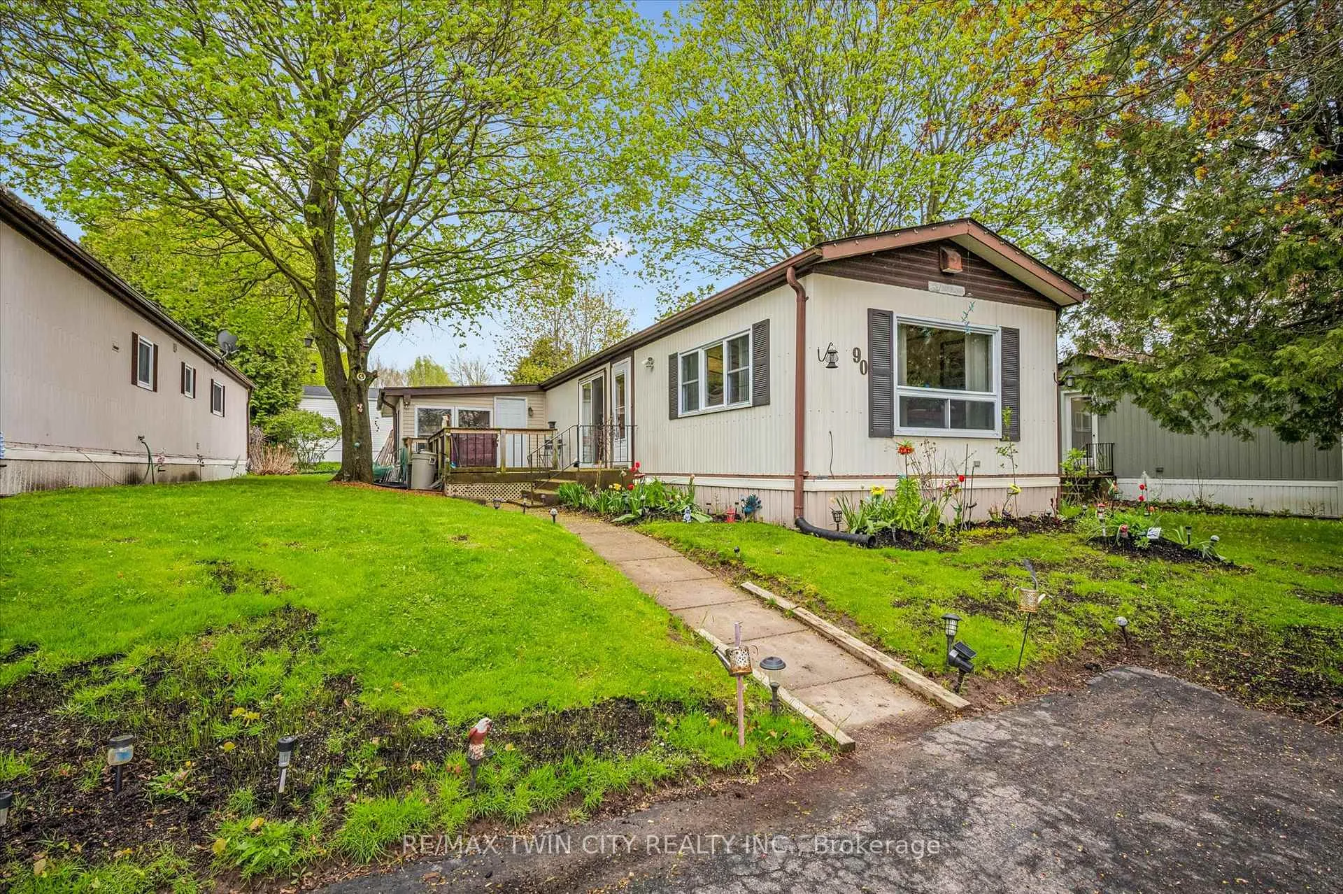 Photo 3 of 1294 8th Concession Road W, Hamilton, Rural Flamborough — HOMEH