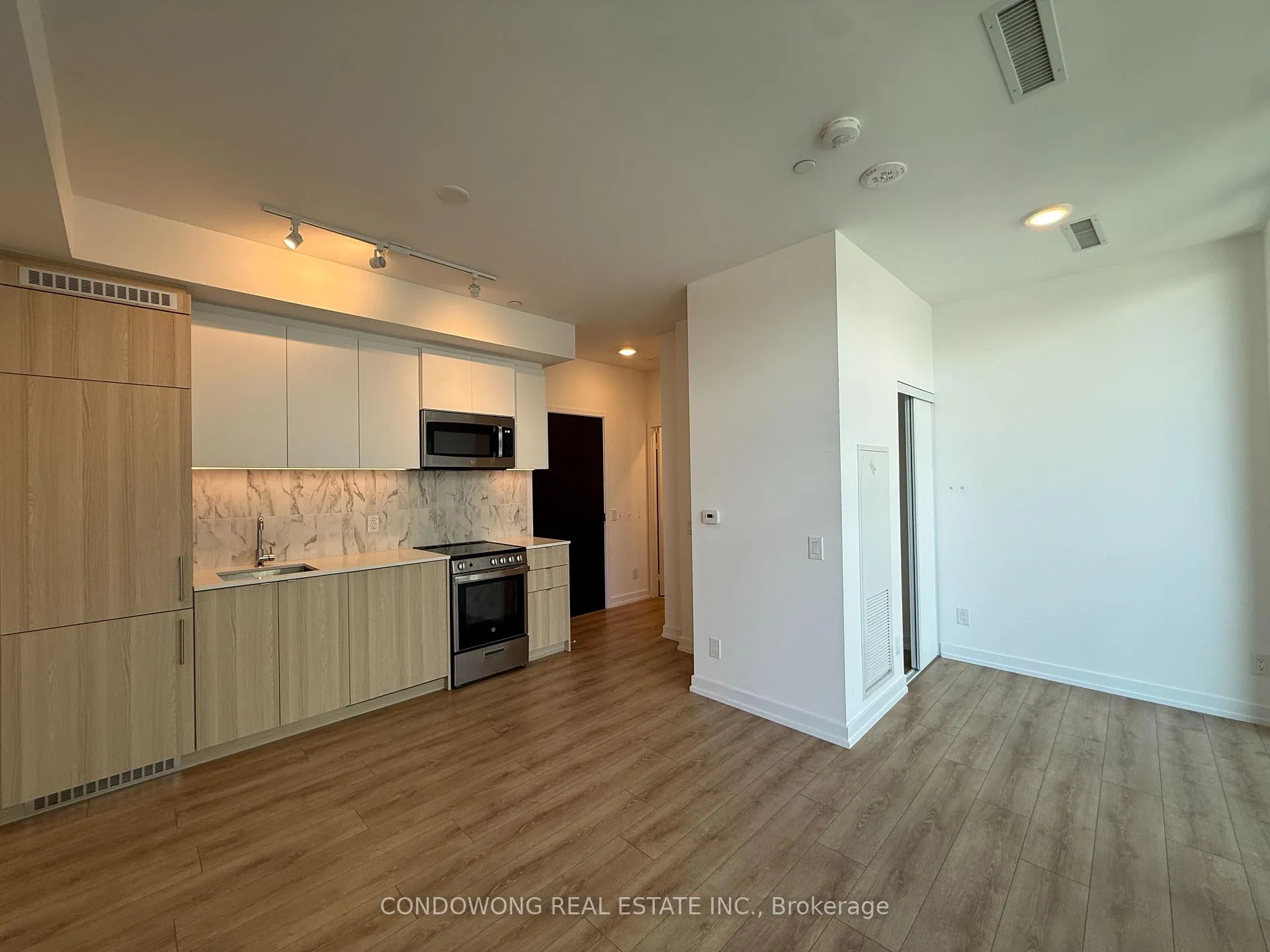 Front of Unit 702, 500 Dupont Street