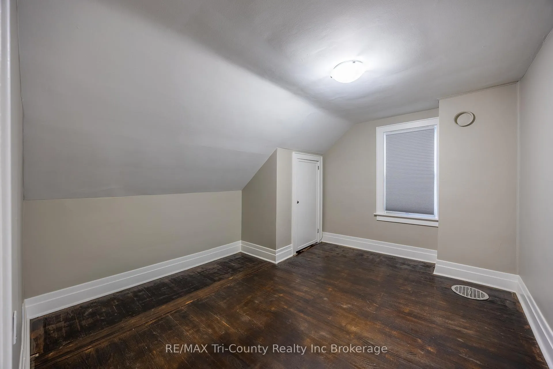 Photo 16 of 33 Wellington Street, Bayham, Port Burwell — HOMEH